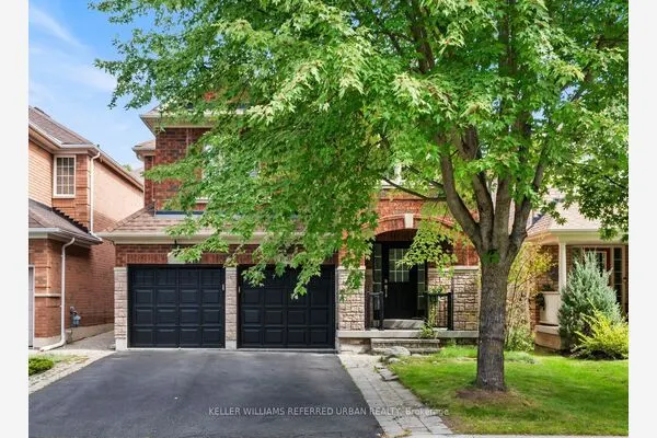 1002 Oaktree Crescent