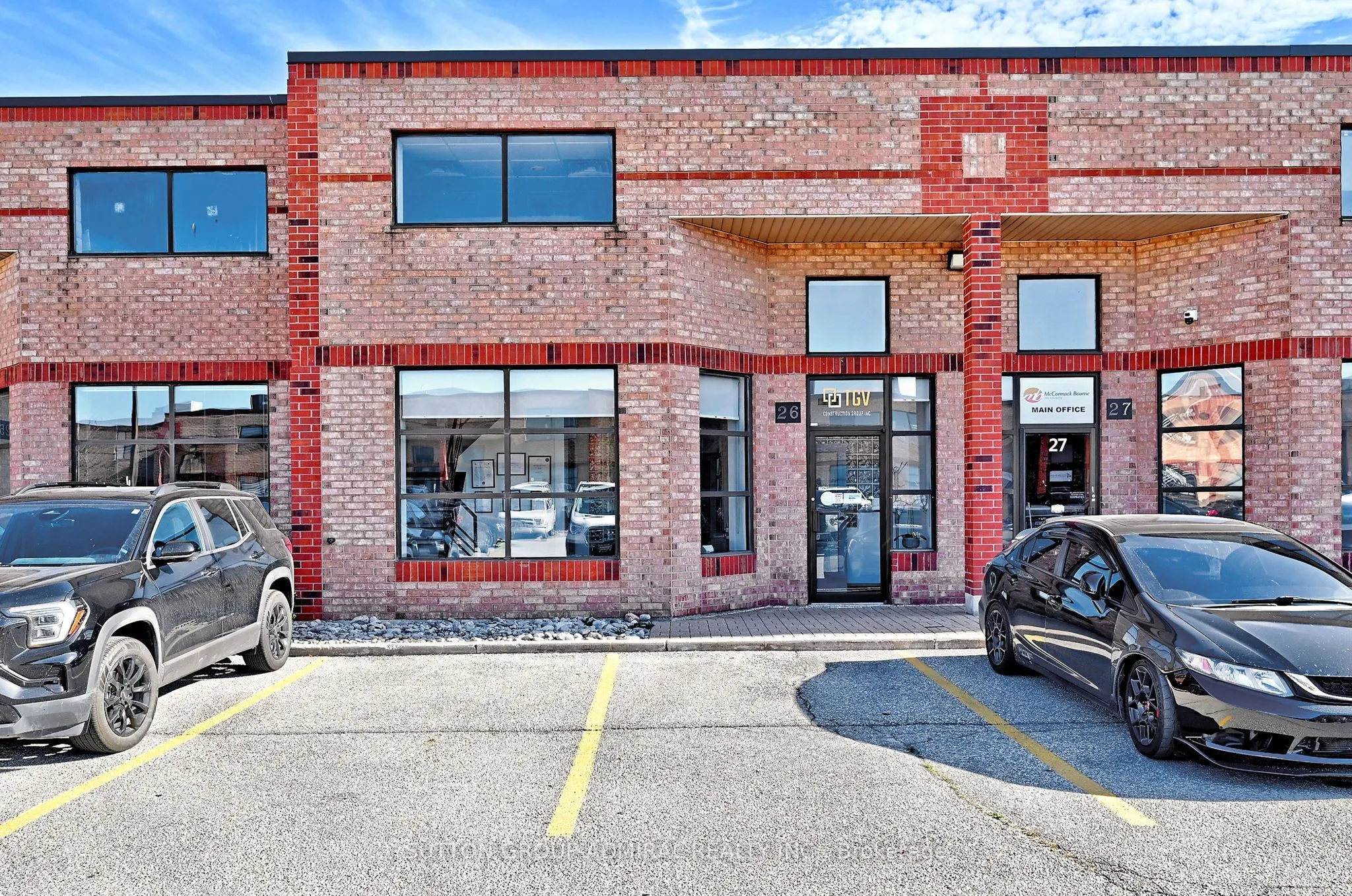160 Applewood Crescent #26