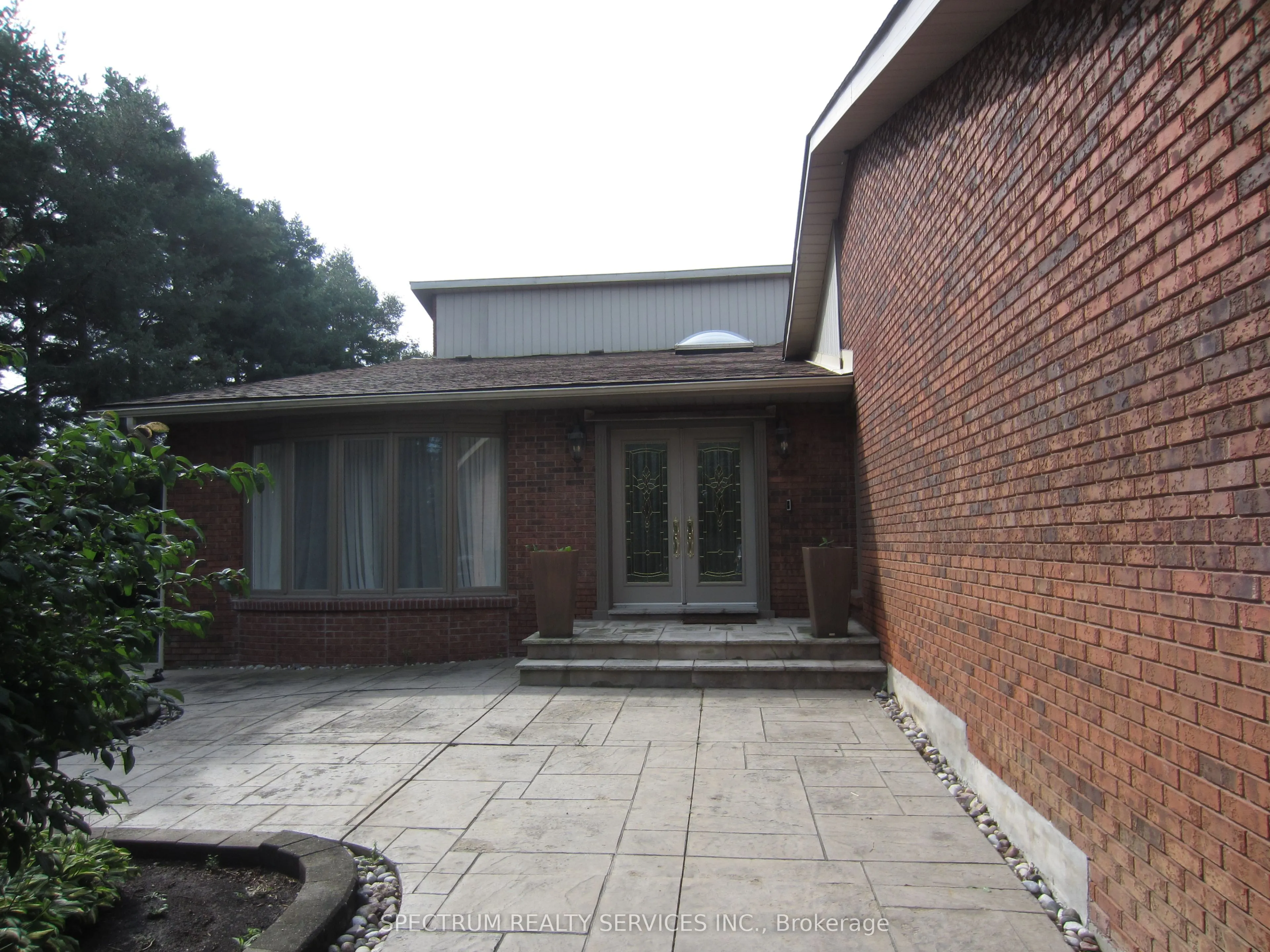 135 Hayhoe Avenue