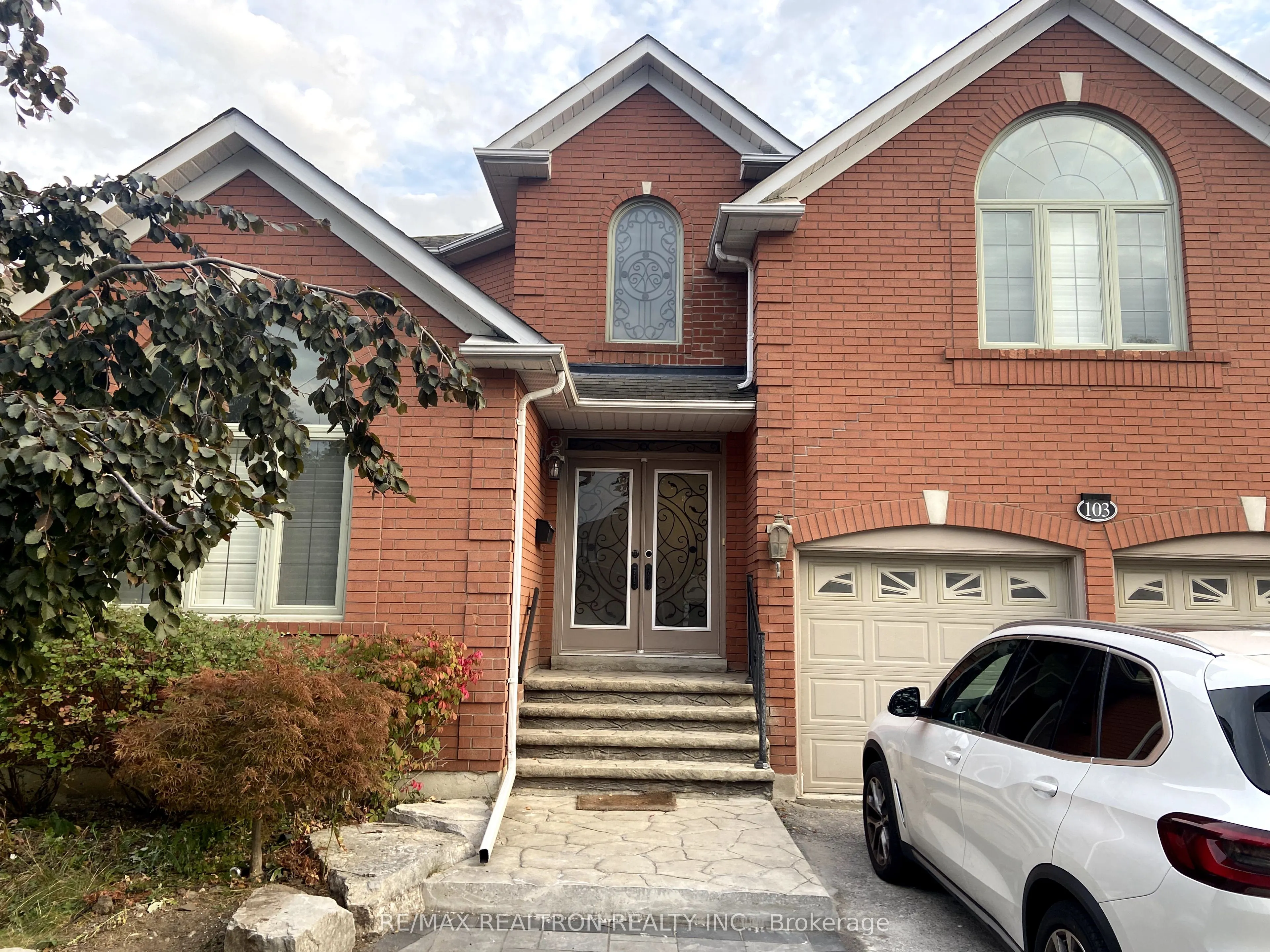 103 Beverley Glen Boulevard