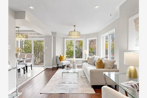 18 Clark Avenue W