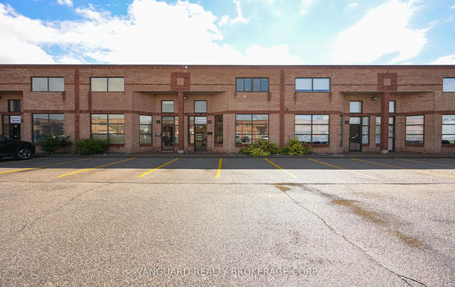 160 Applewood Crescent #29