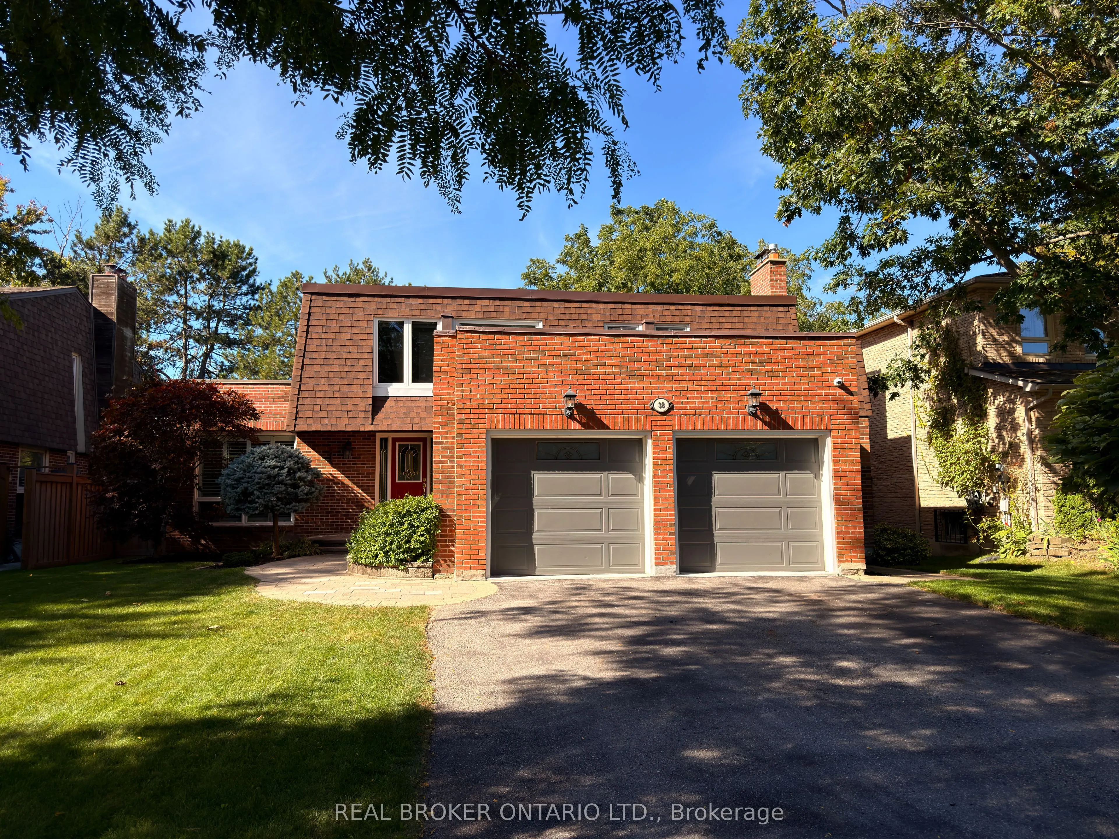 38 Wootten Way N