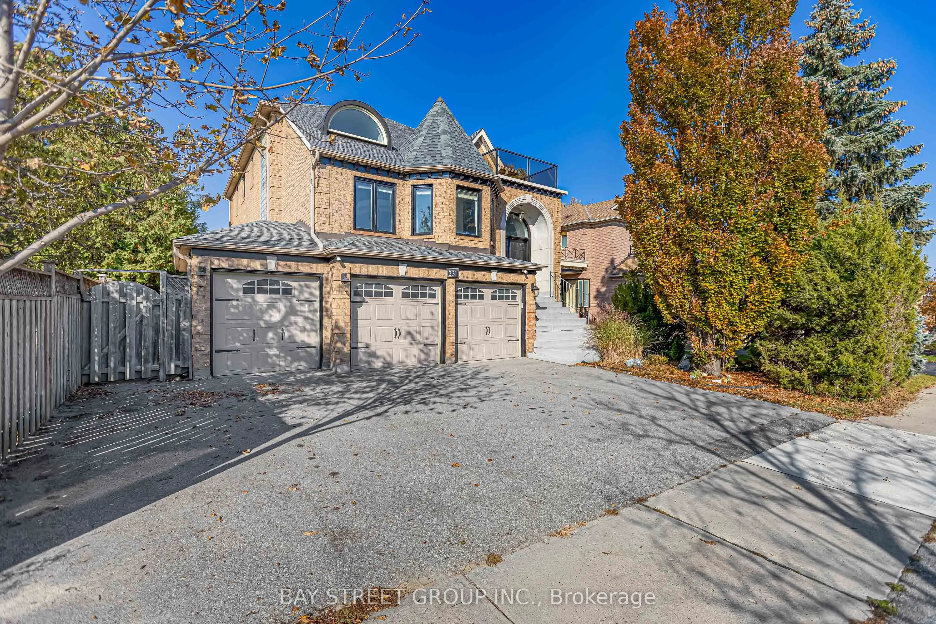 231 Shaftsbury Avenue N