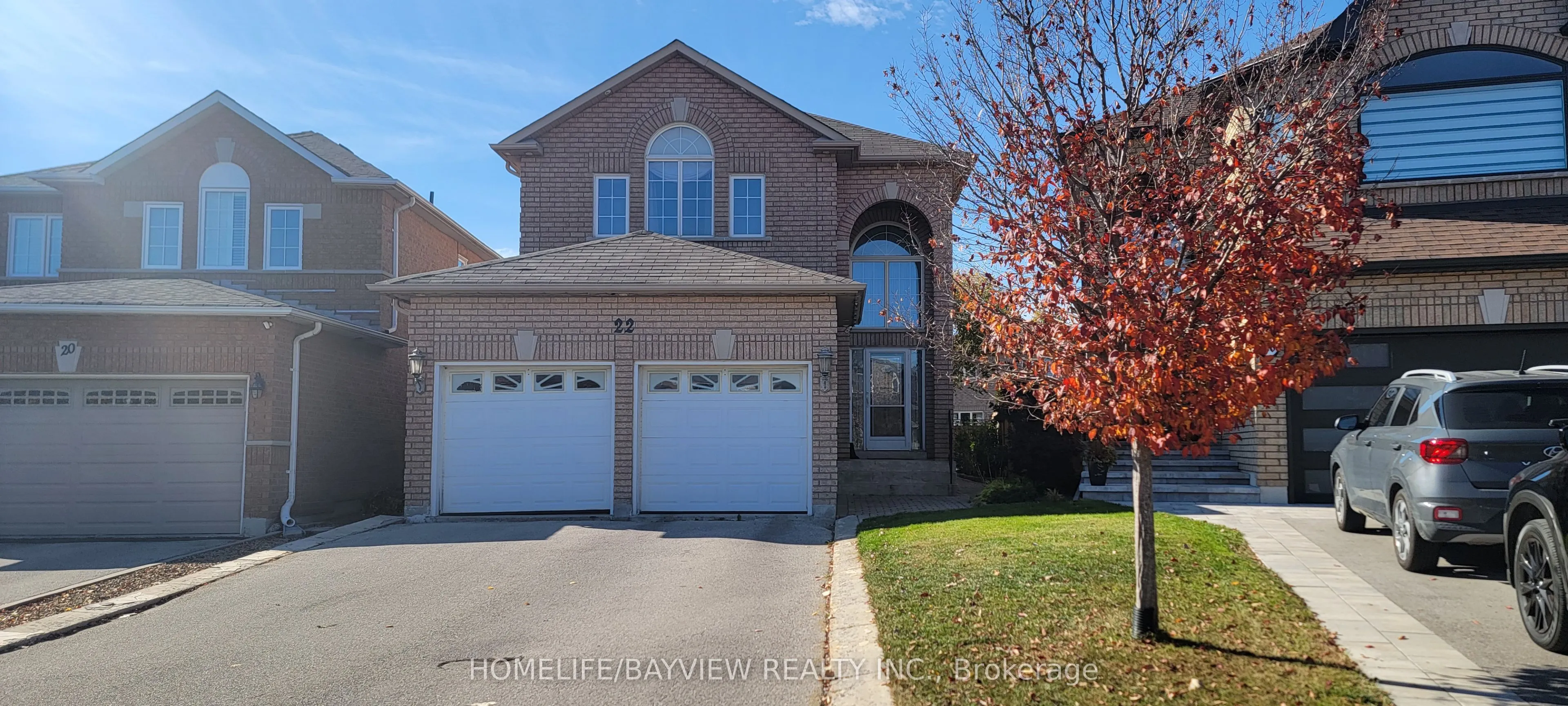 22 Royal Ridge Crescent