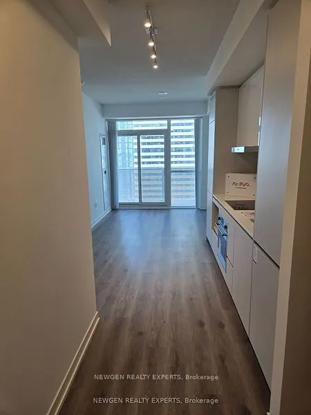 28 Interchange Way #2001