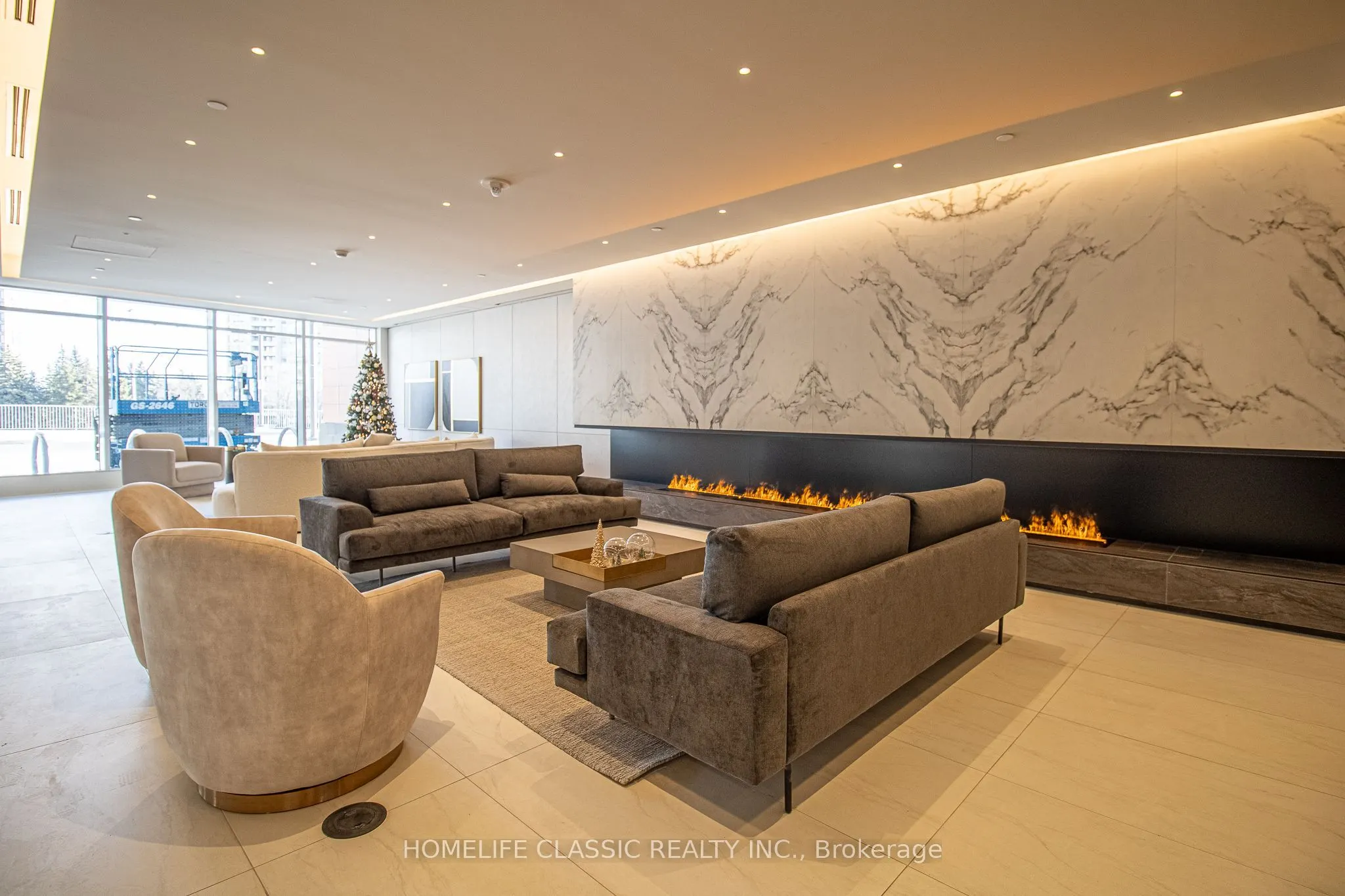 30 Upper Mall Way #616