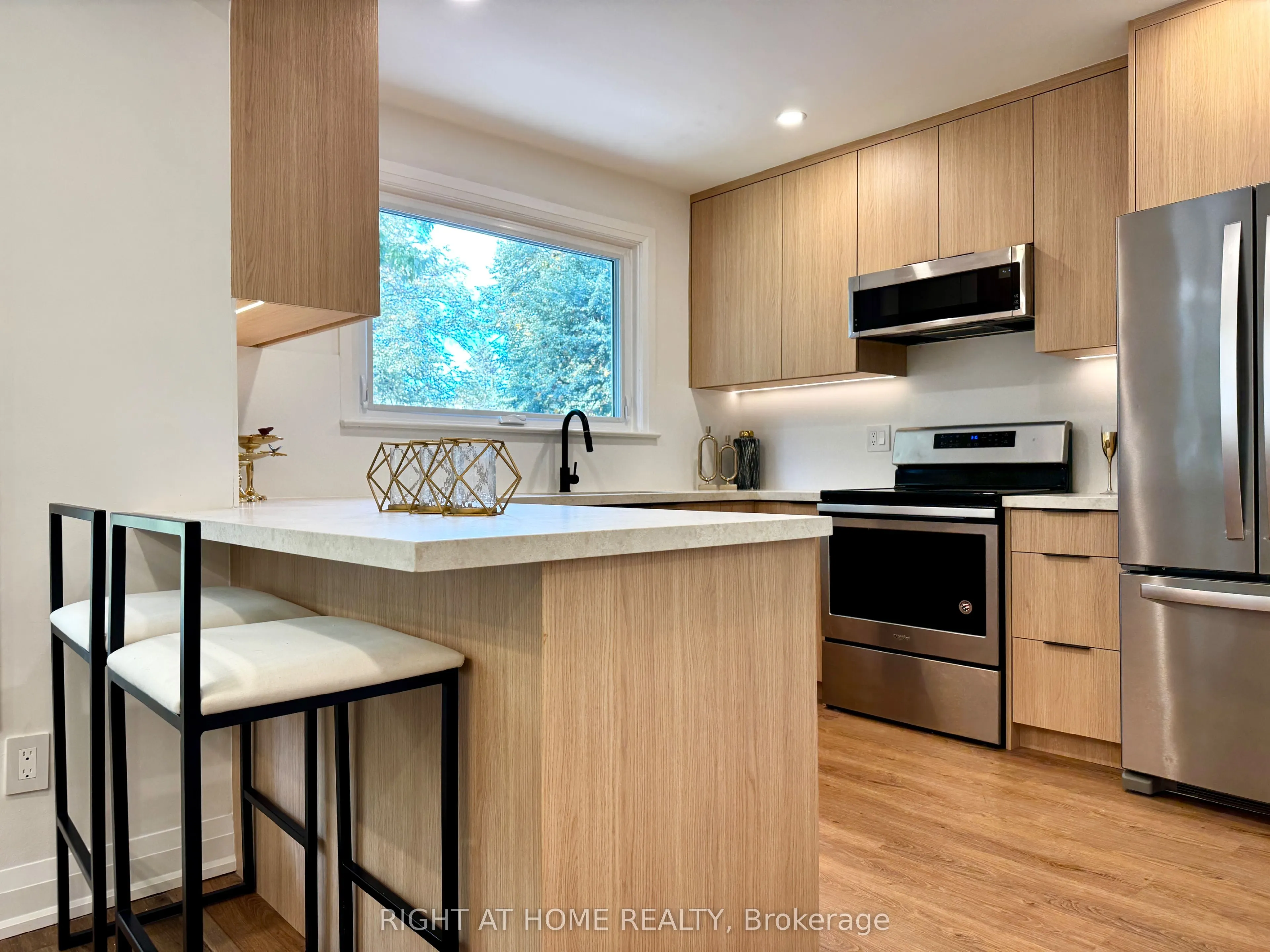 246 Zelda Crescent