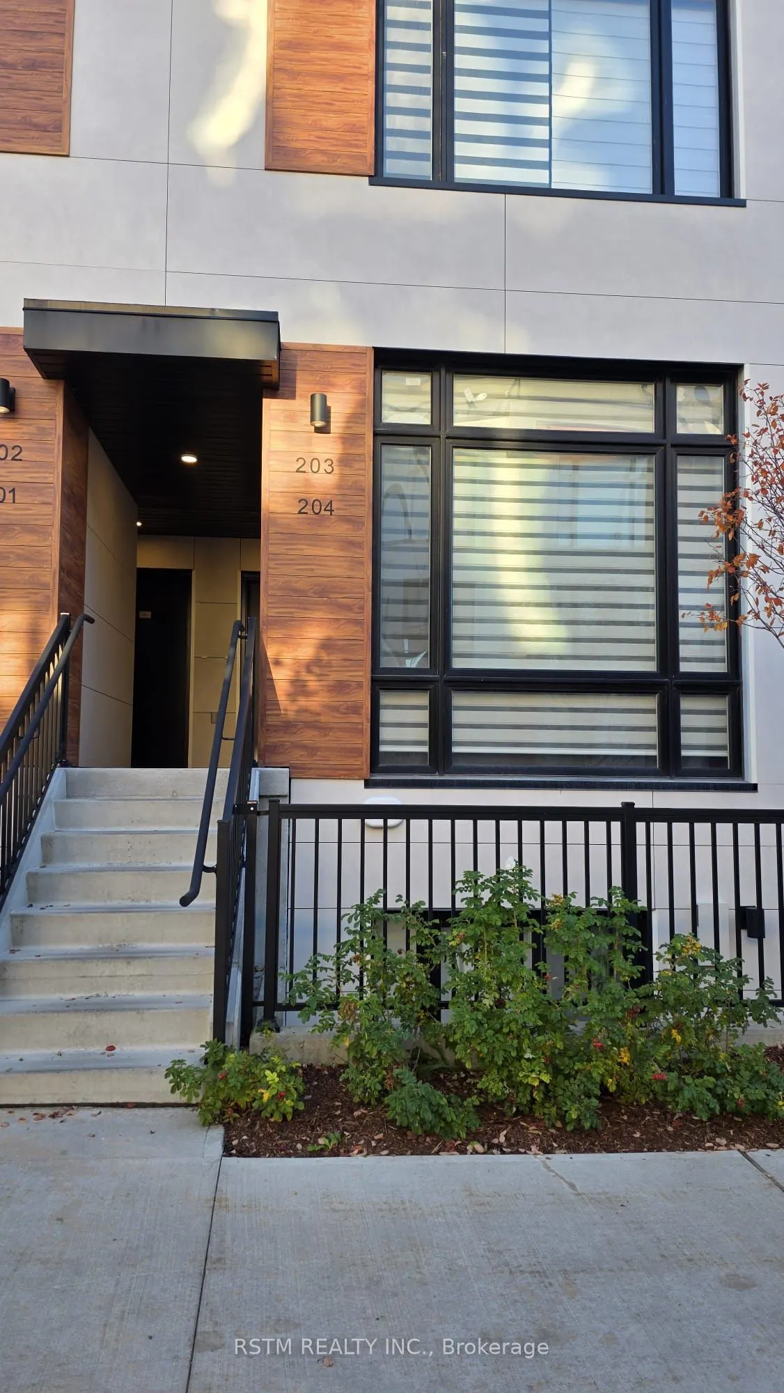 8 Steckley House Lane #204