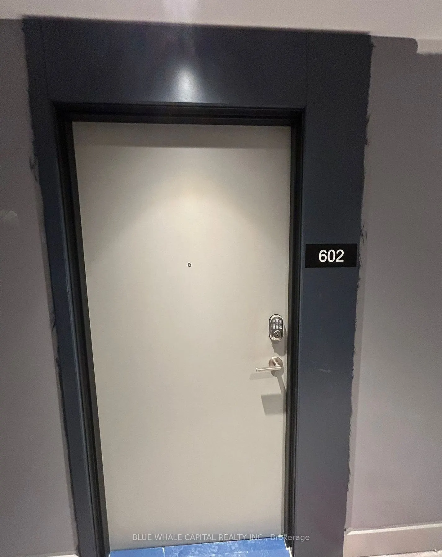 30 Upper Mall Way #602