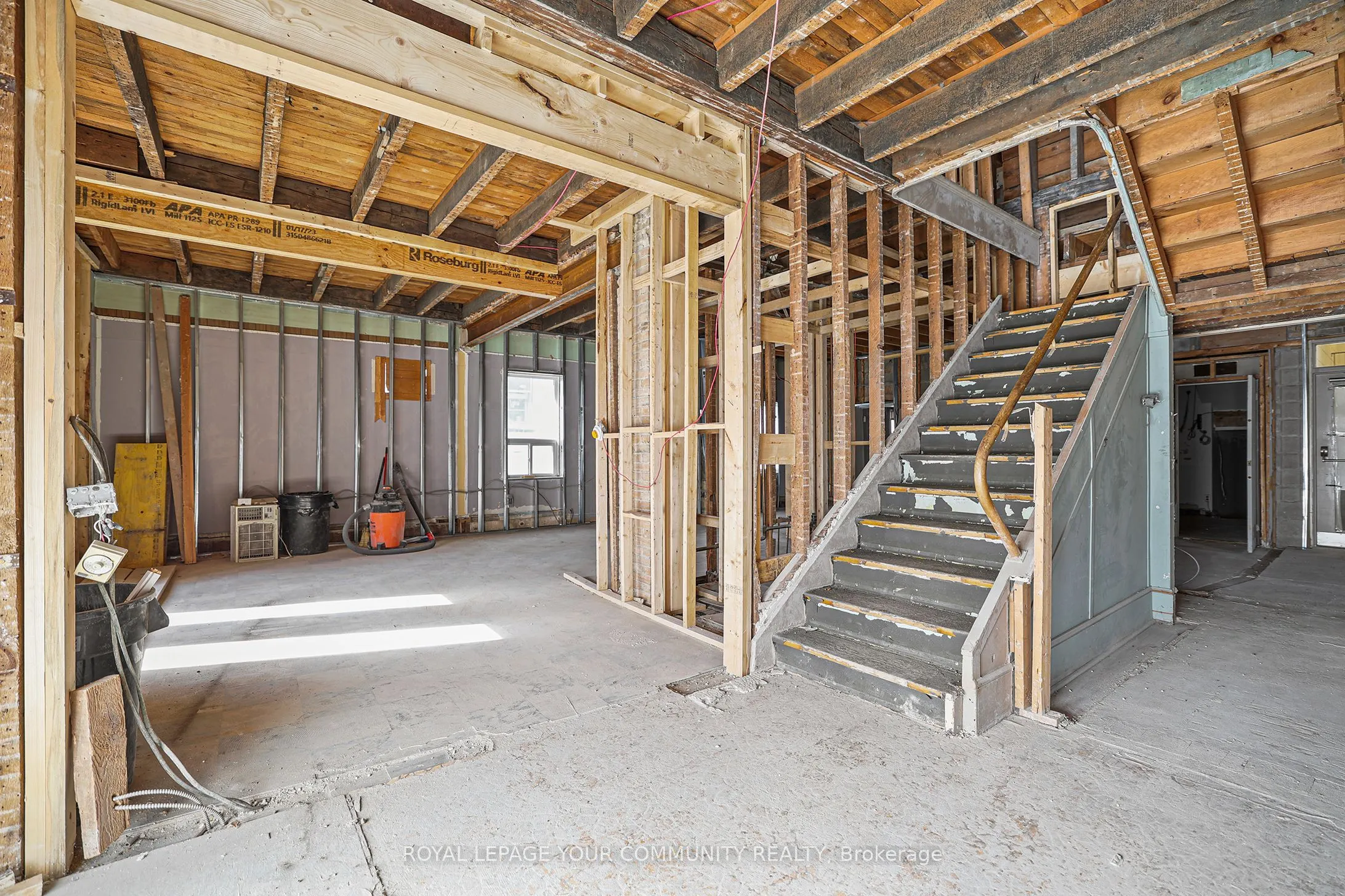 171 Main Street S
