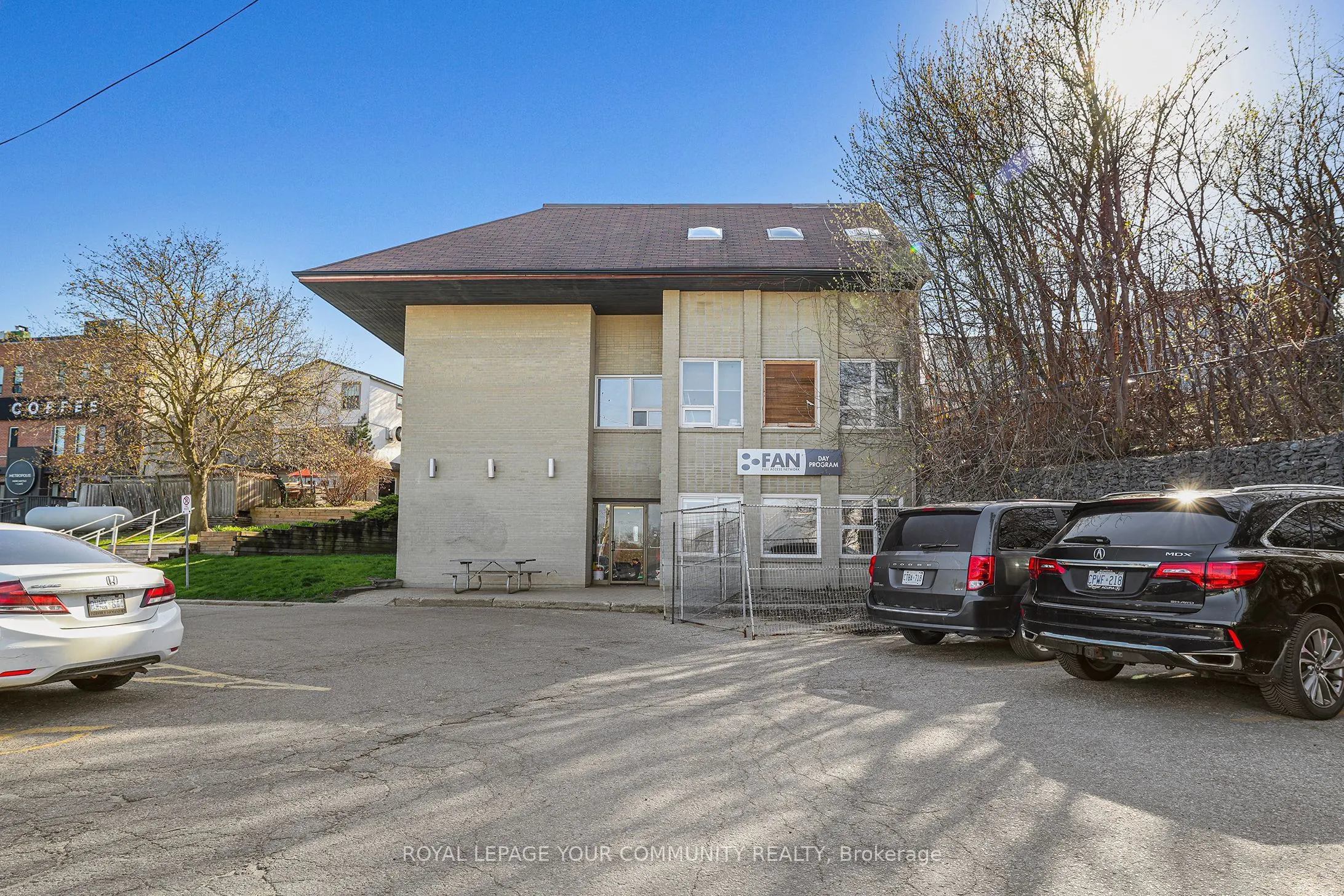 171 Main Street S