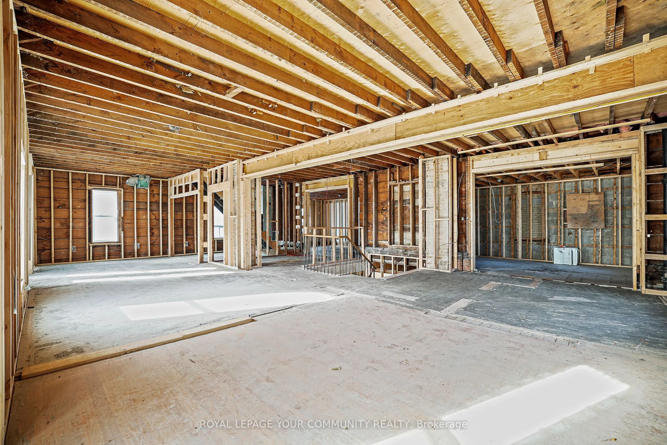 171 Main Street S