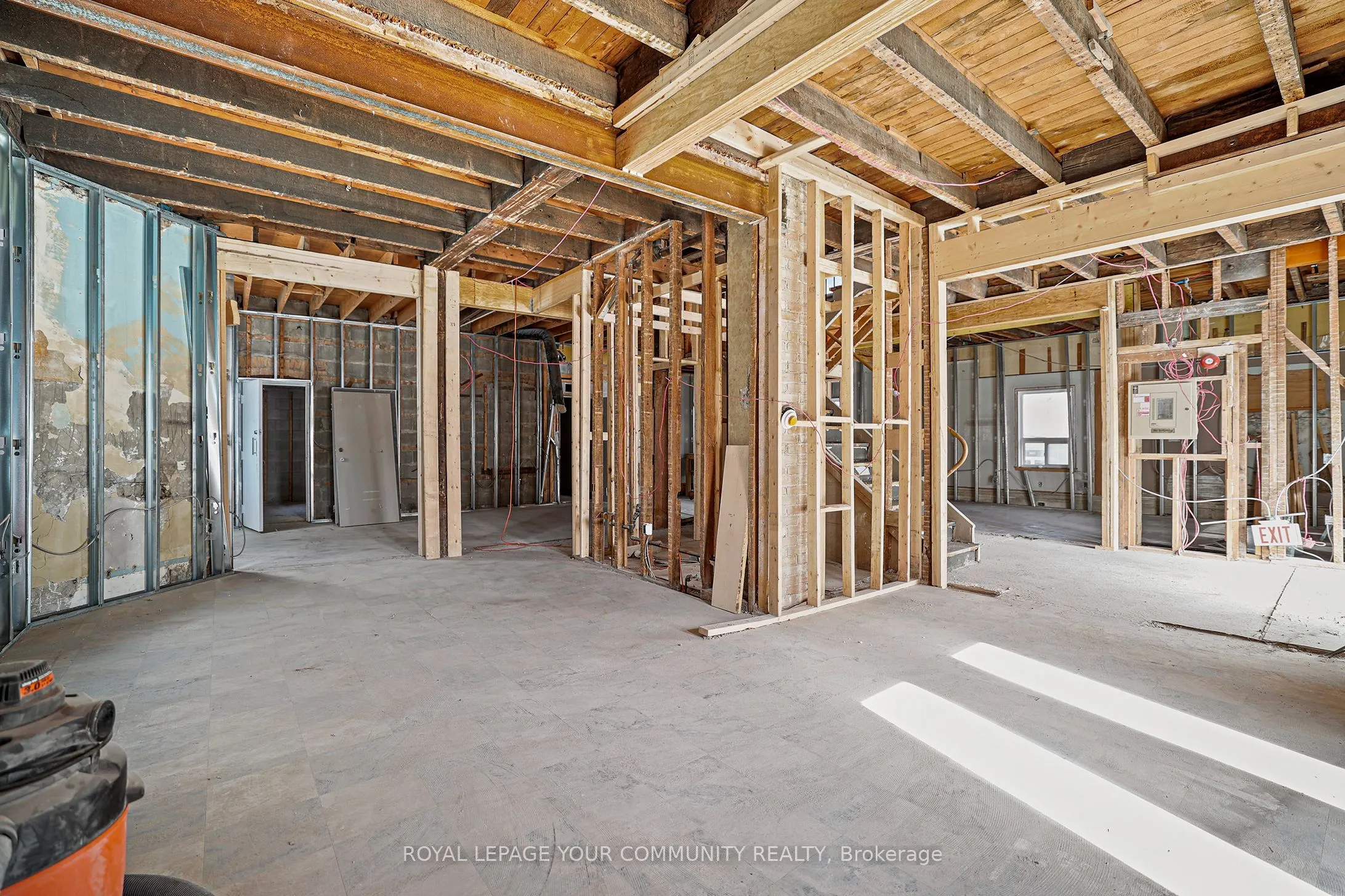 171 Main Street S