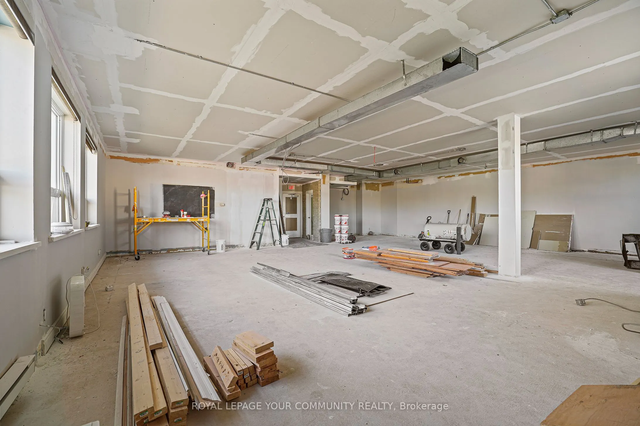 171 Main Street S