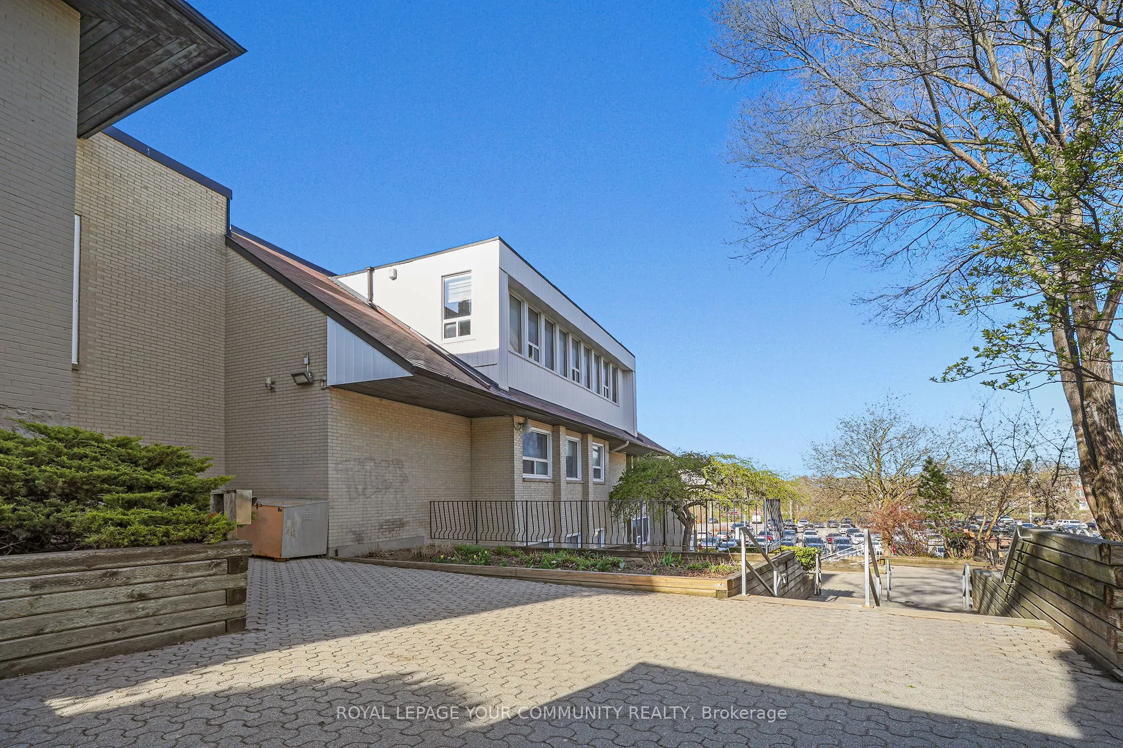 171 Main Street S