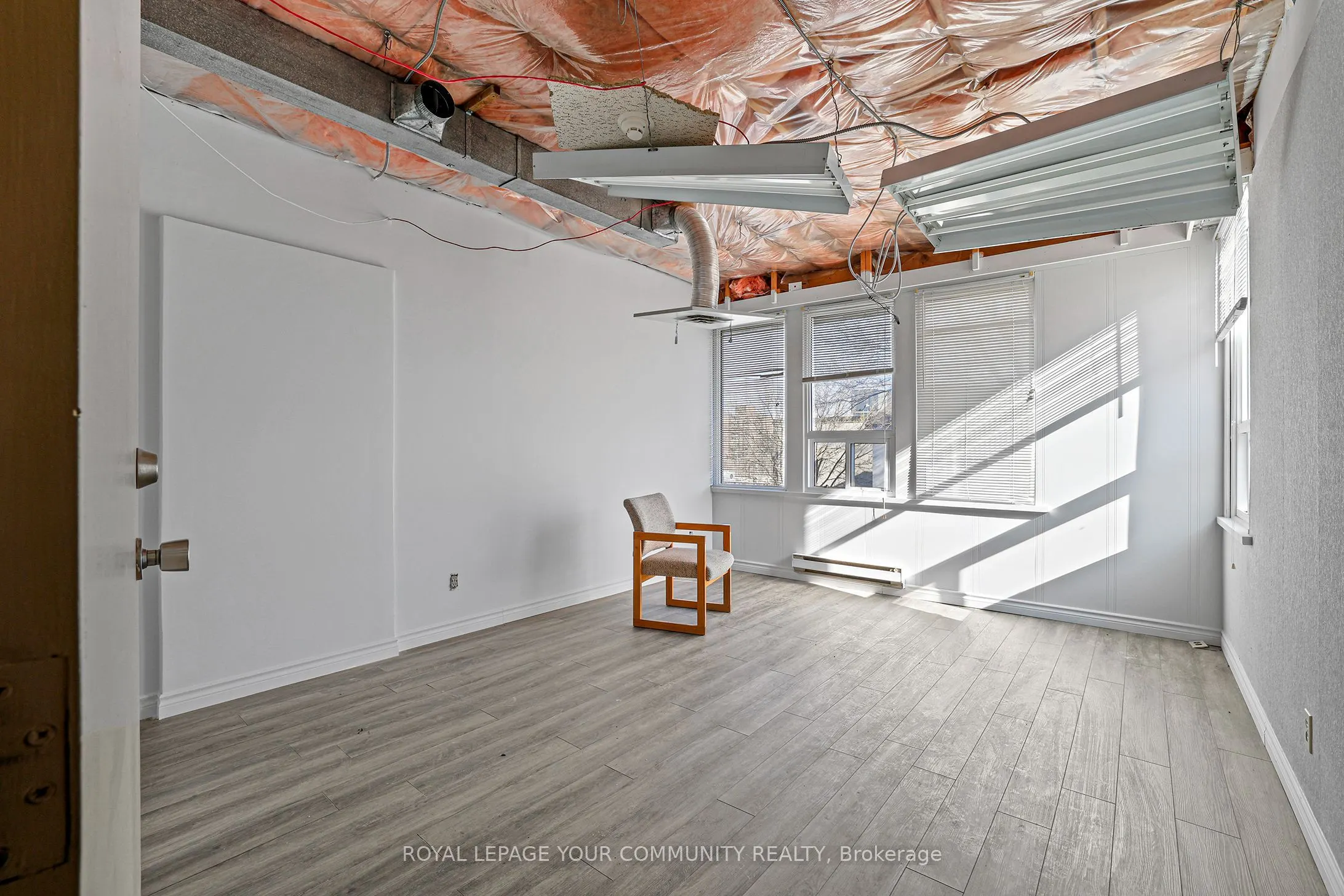 171 Main Street S