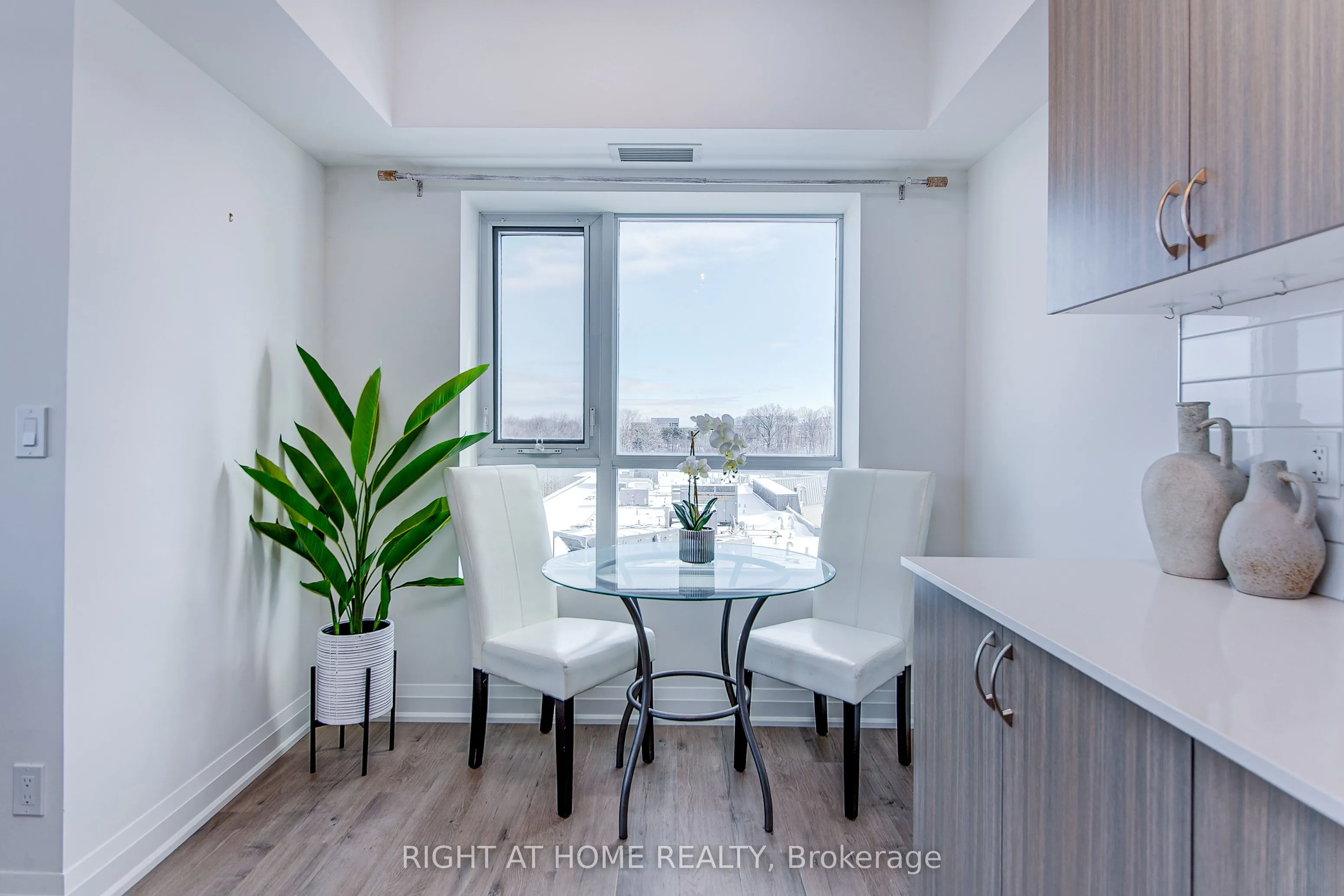 58 Lakeside Terrace, #1006
