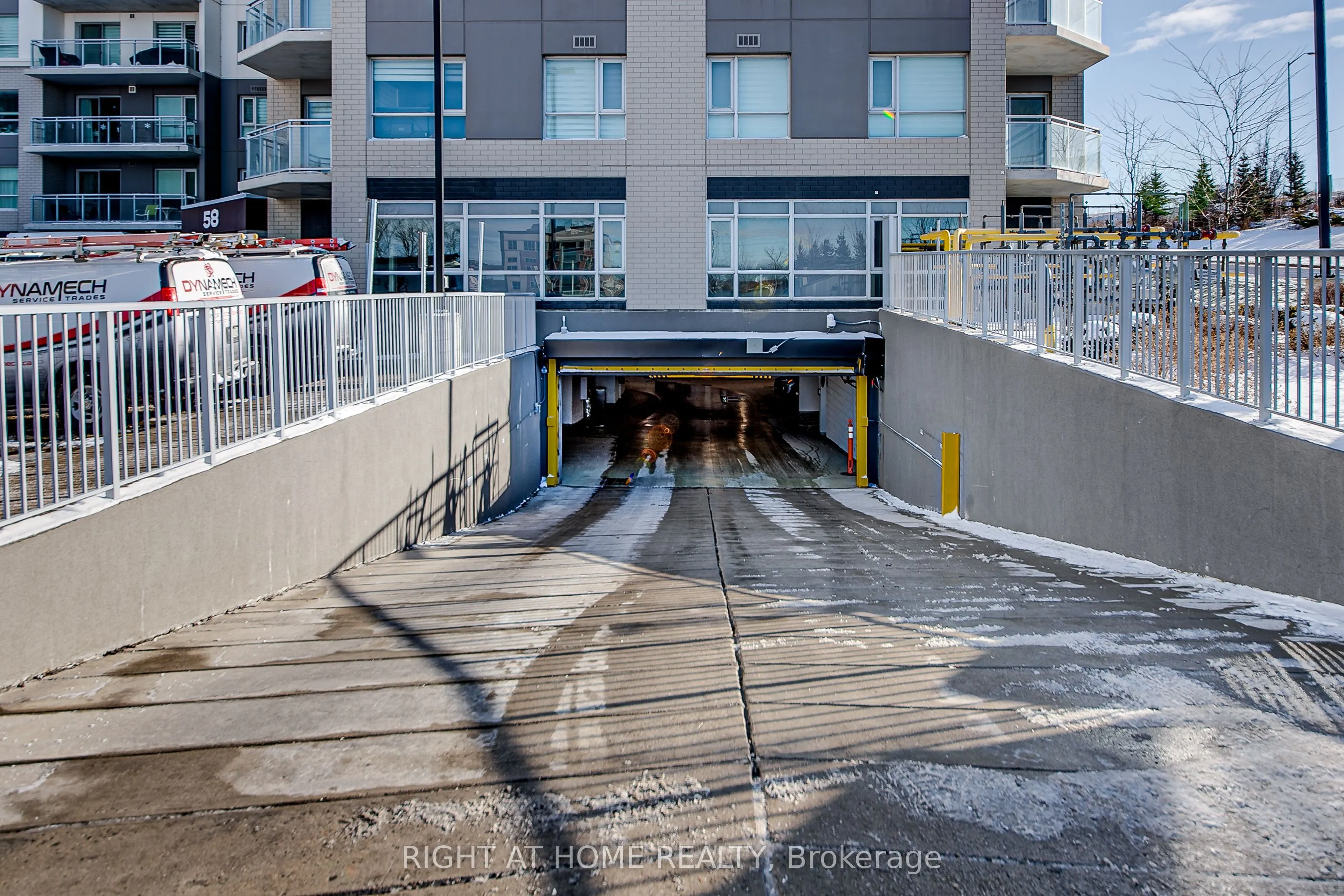 58 Lakeside Terrace, #1006