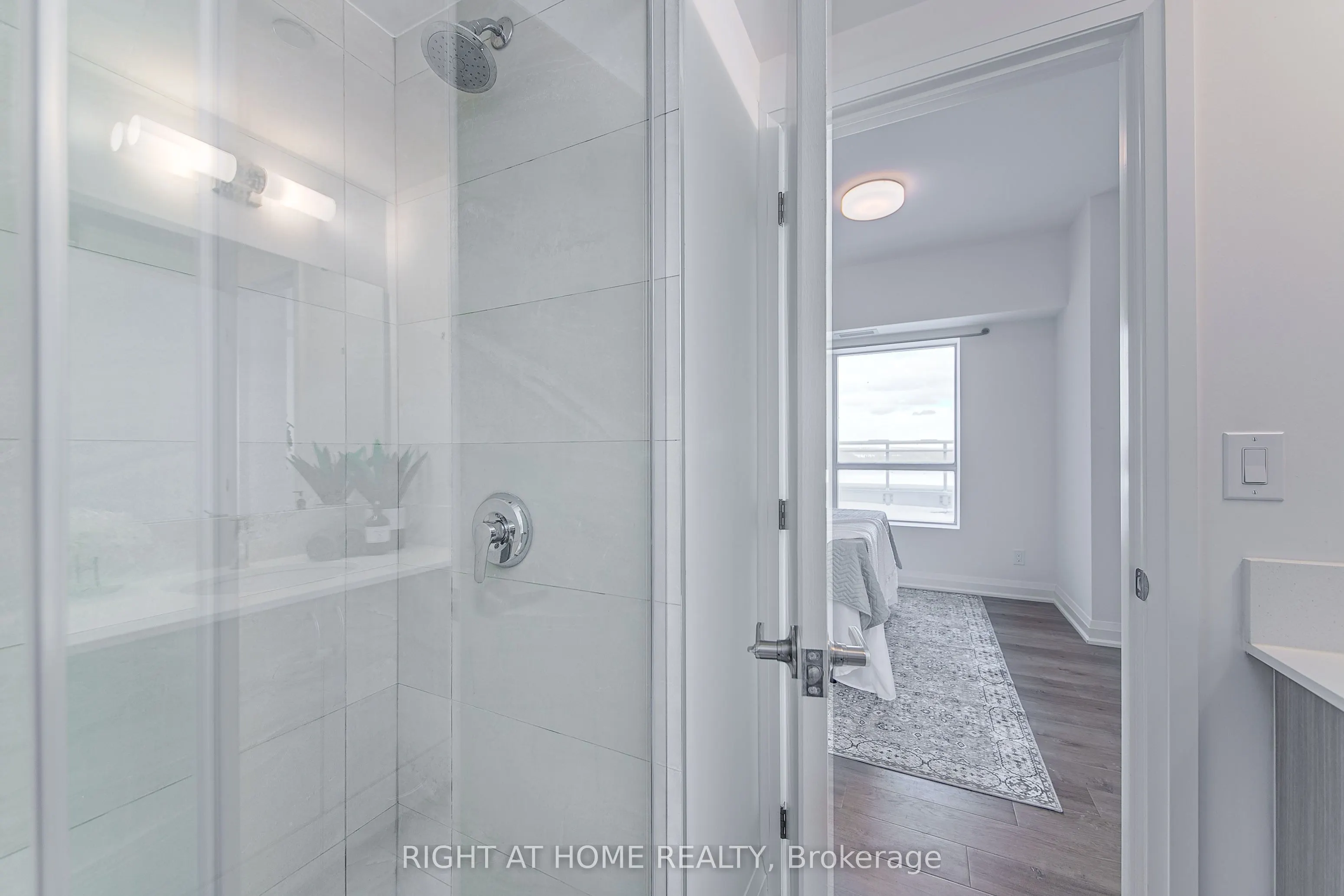58 Lakeside Terrace, #1006
