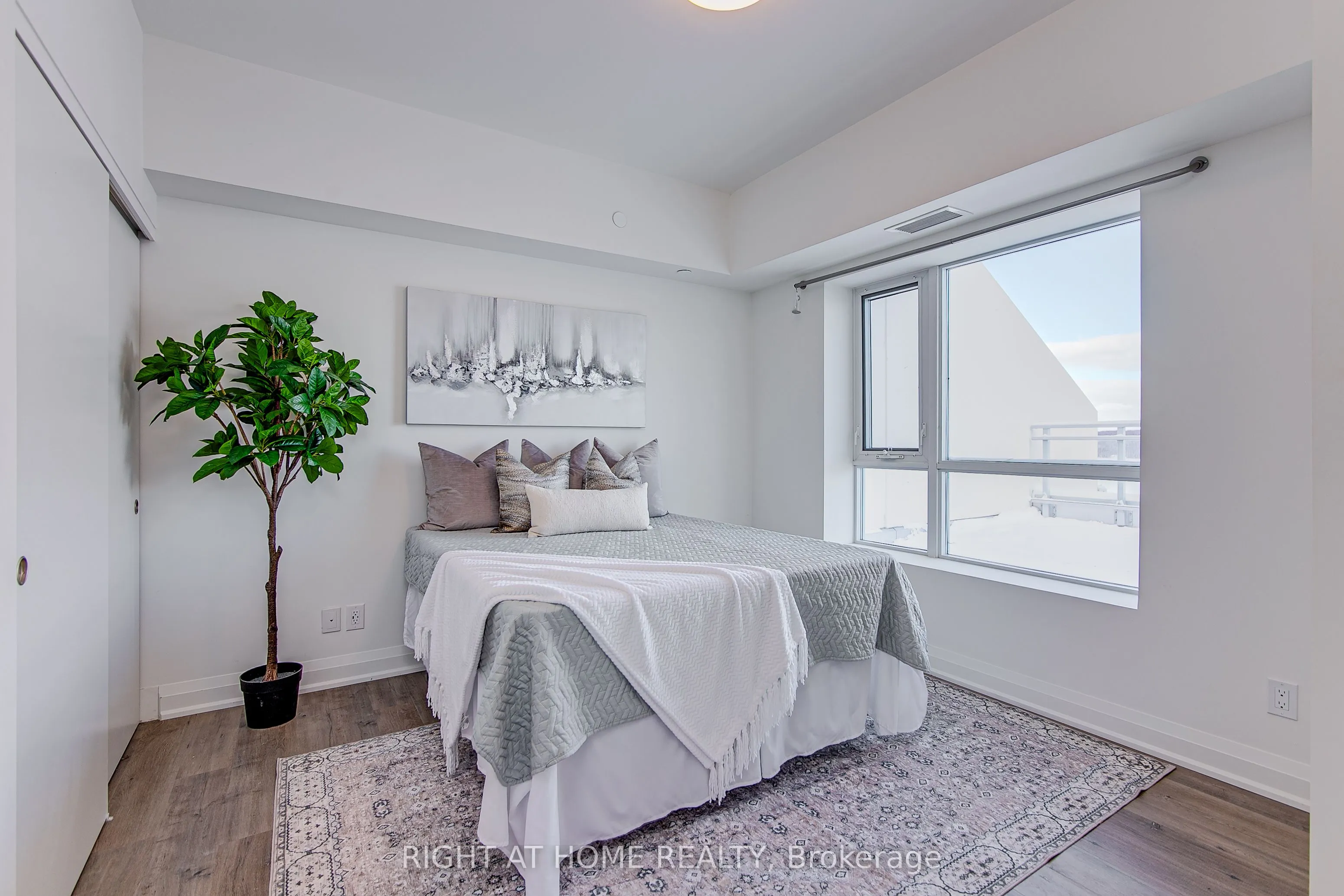 58 Lakeside Terrace, #1006