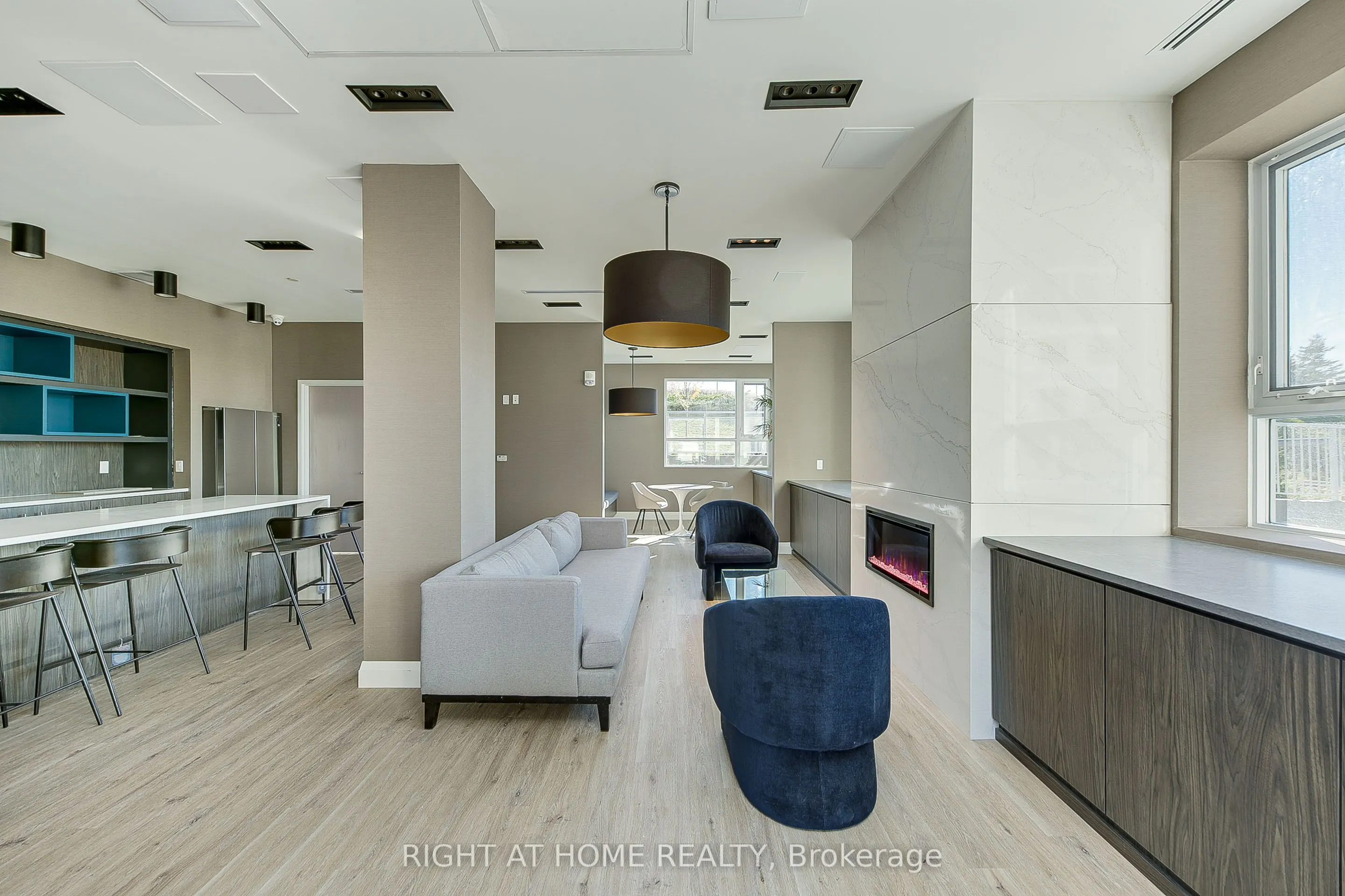 58 Lakeside Terrace, #1006
