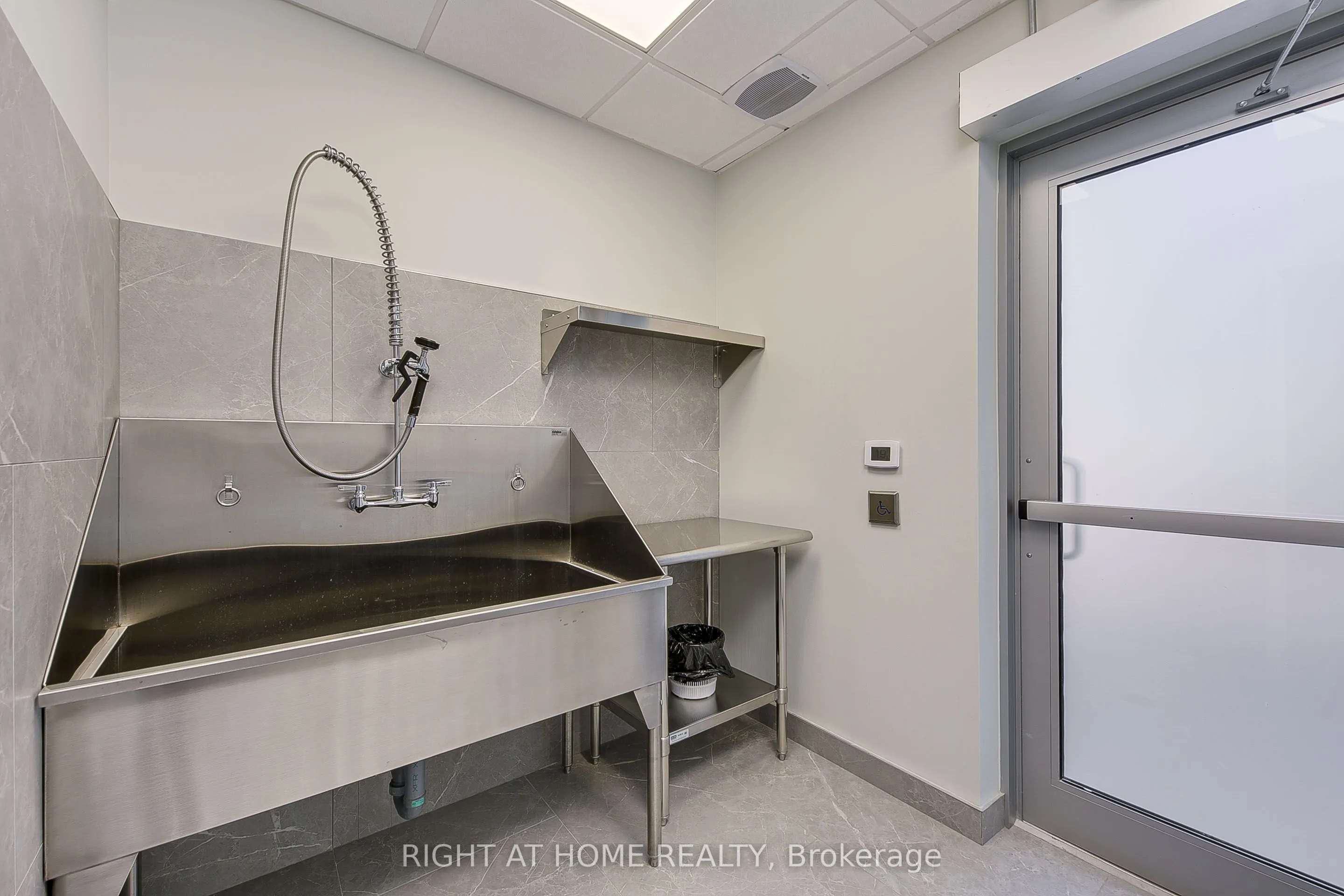 58 Lakeside Terrace, #1006
