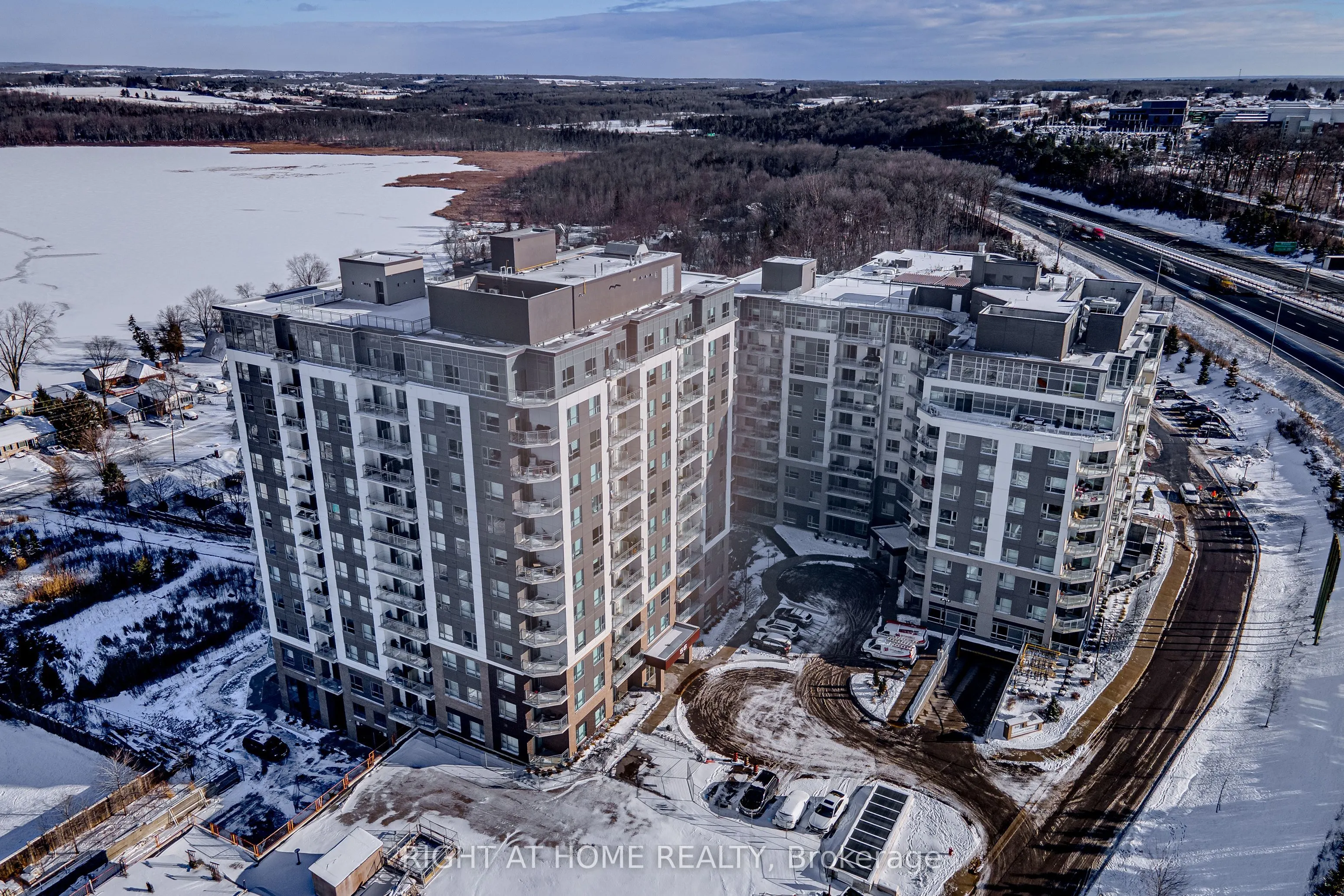 58 Lakeside Terrace, #1006