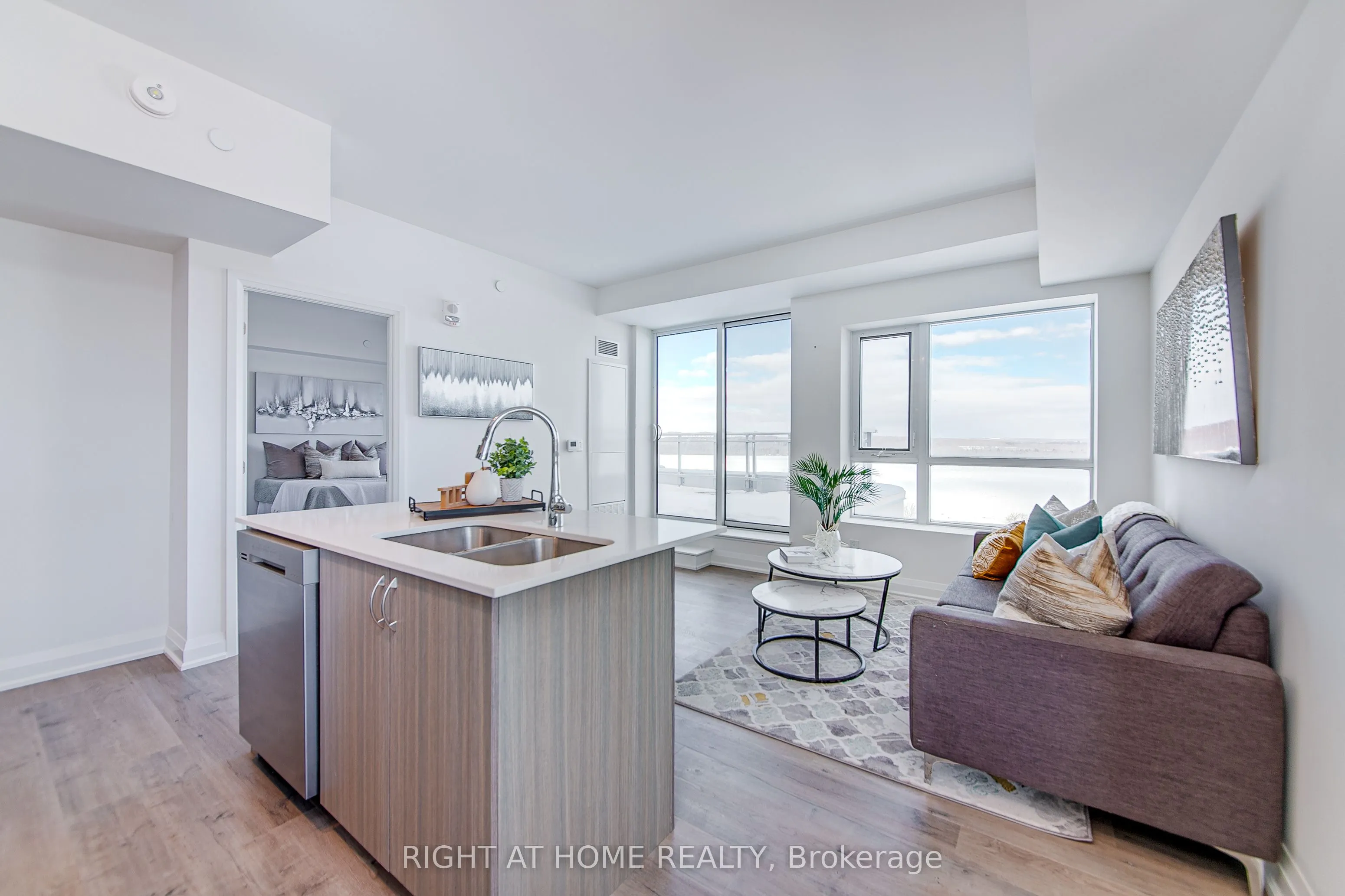 58 Lakeside Terrace, #1006