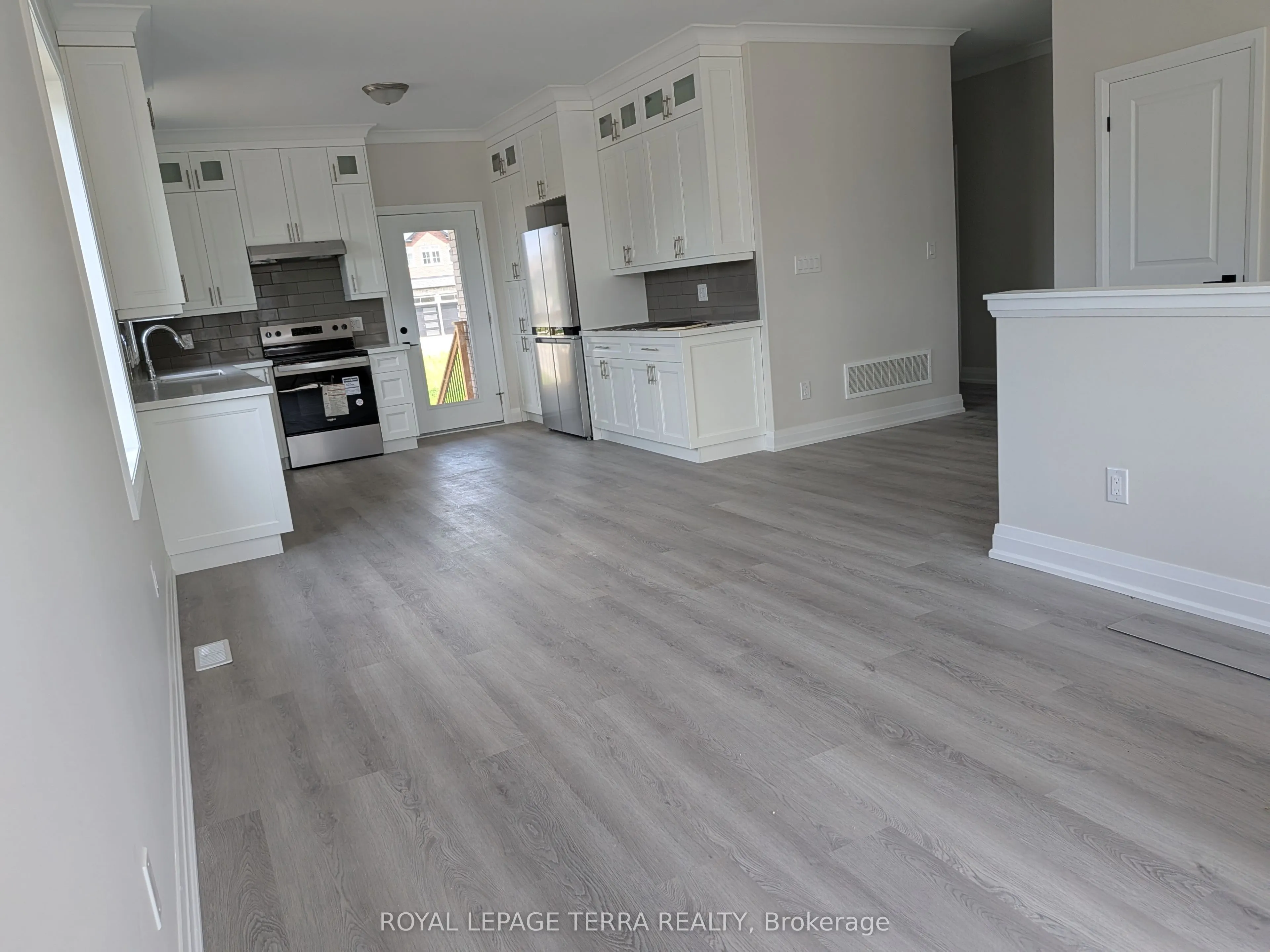 2 Joanne Crescent N