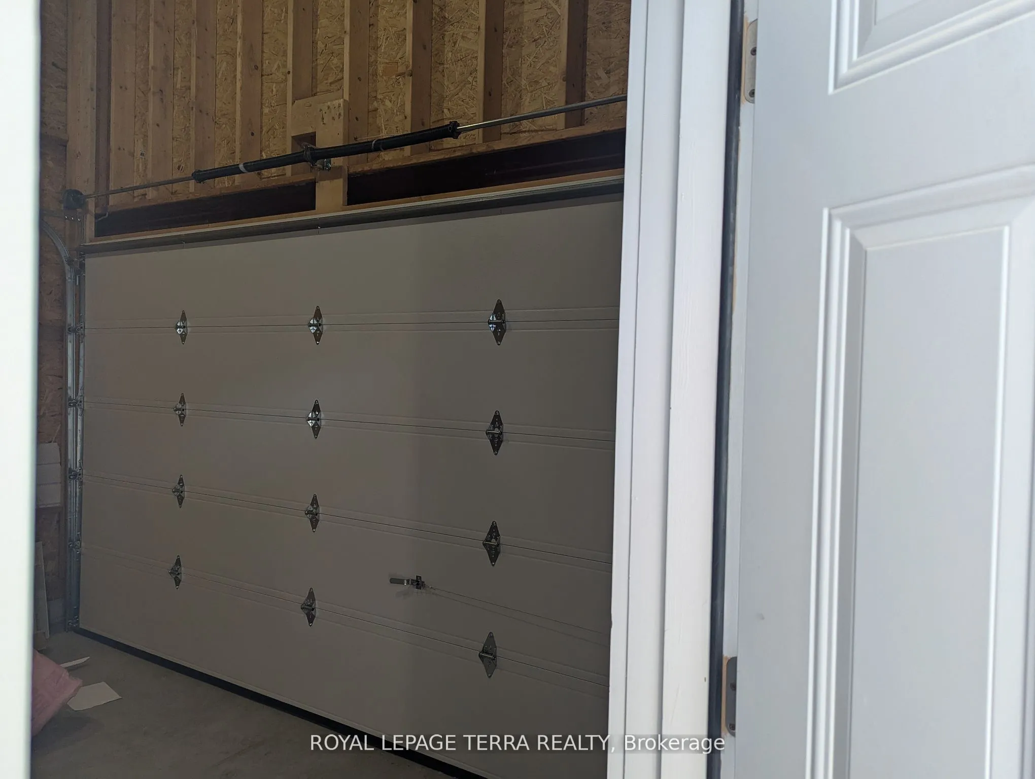 2 Joanne Crescent N