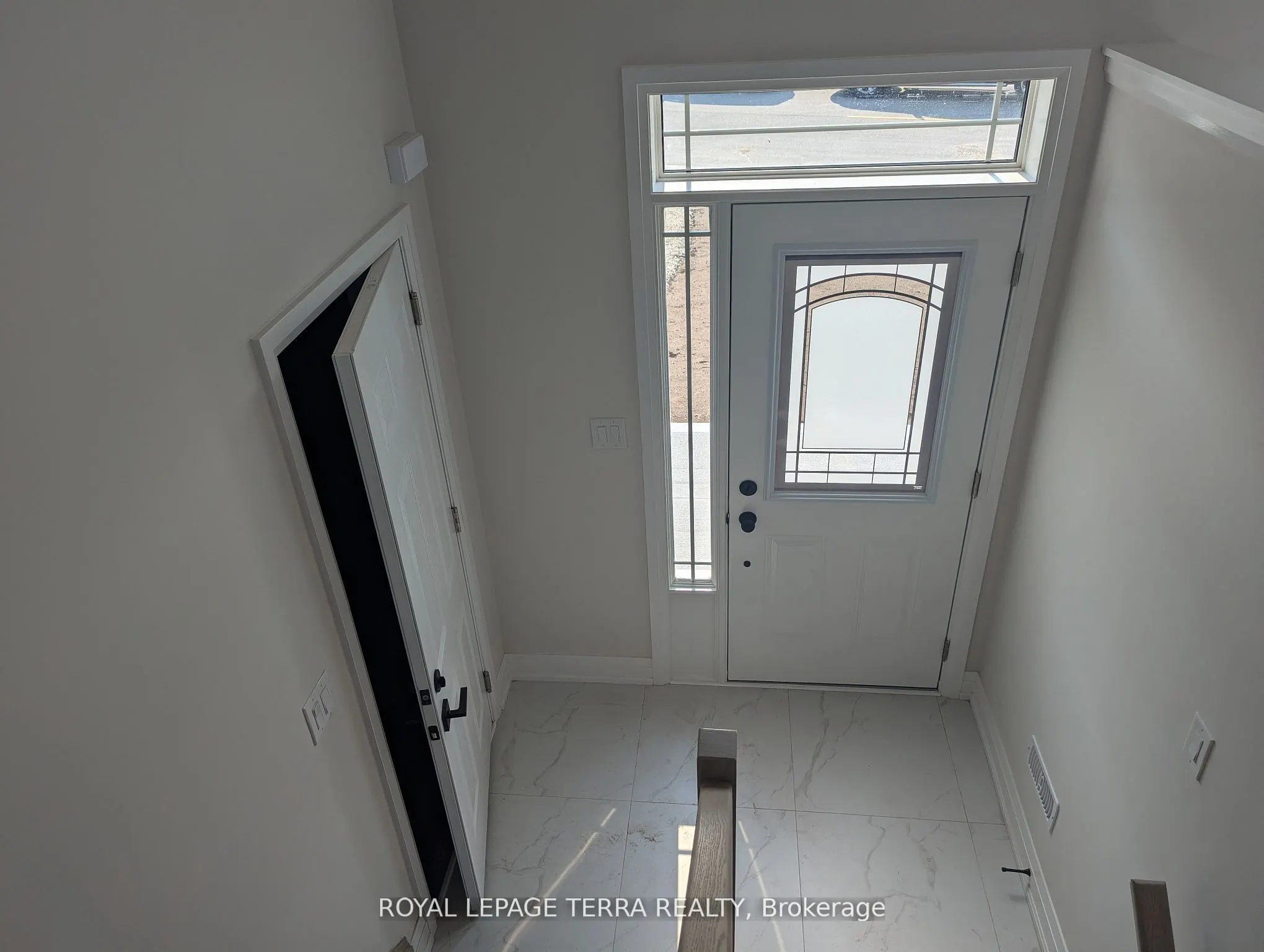 2 Joanne Crescent N