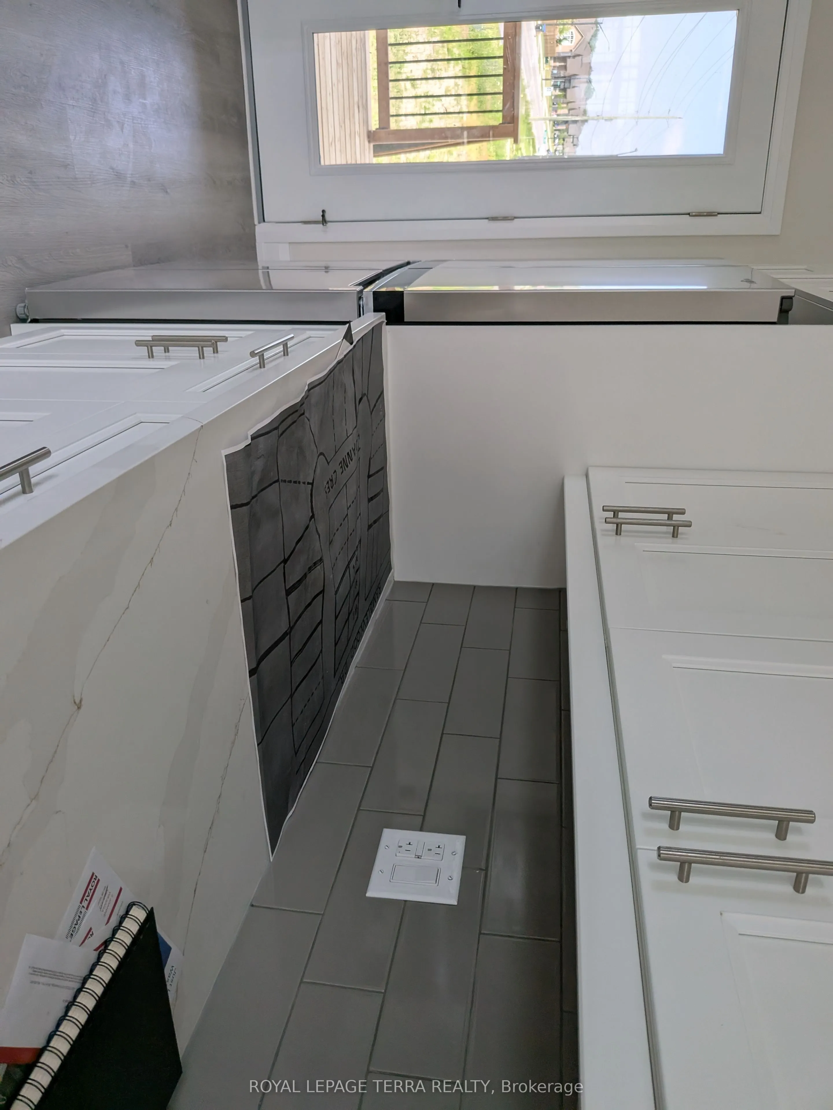 2 Joanne Crescent N