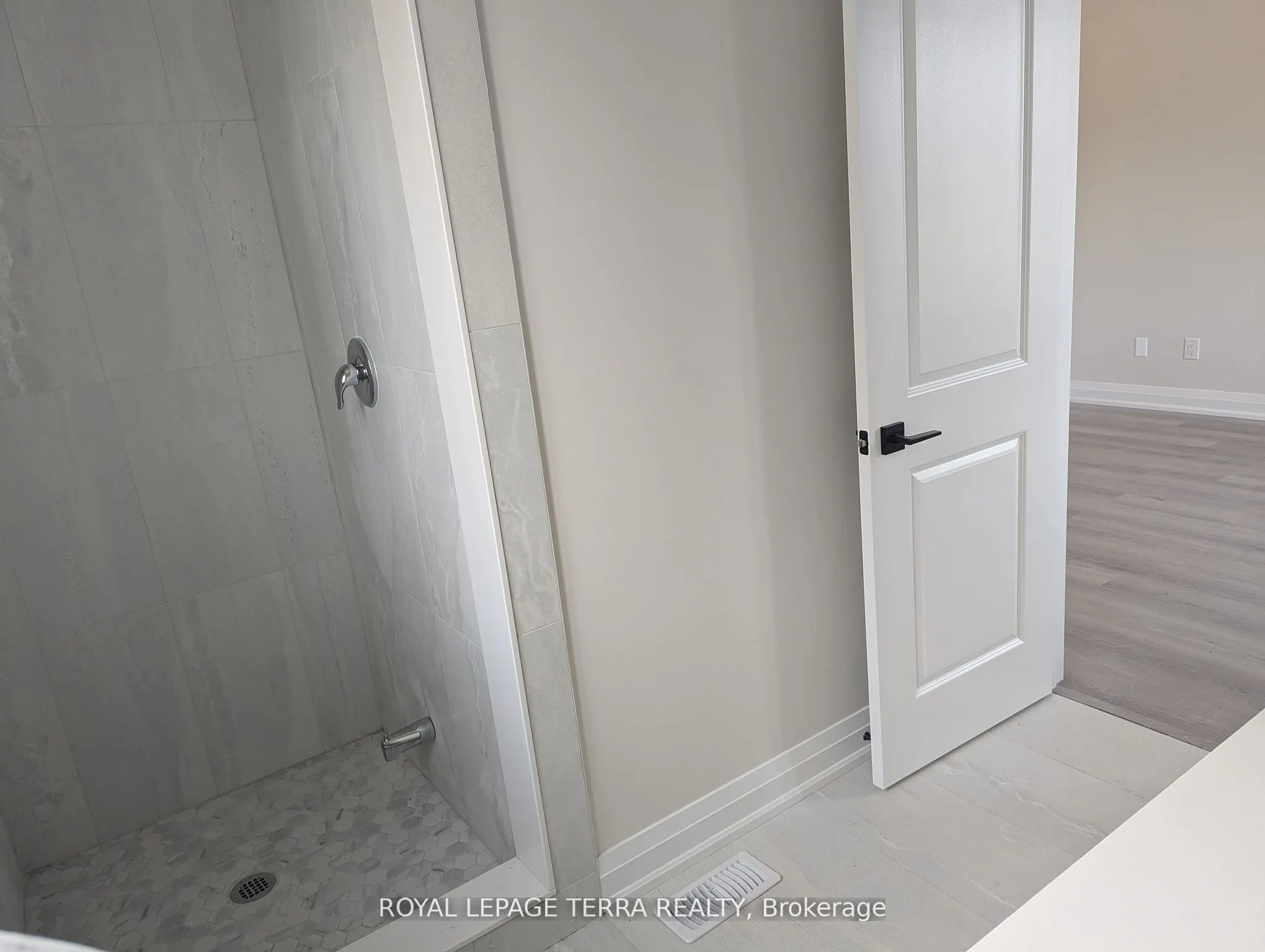 2 Joanne Crescent N