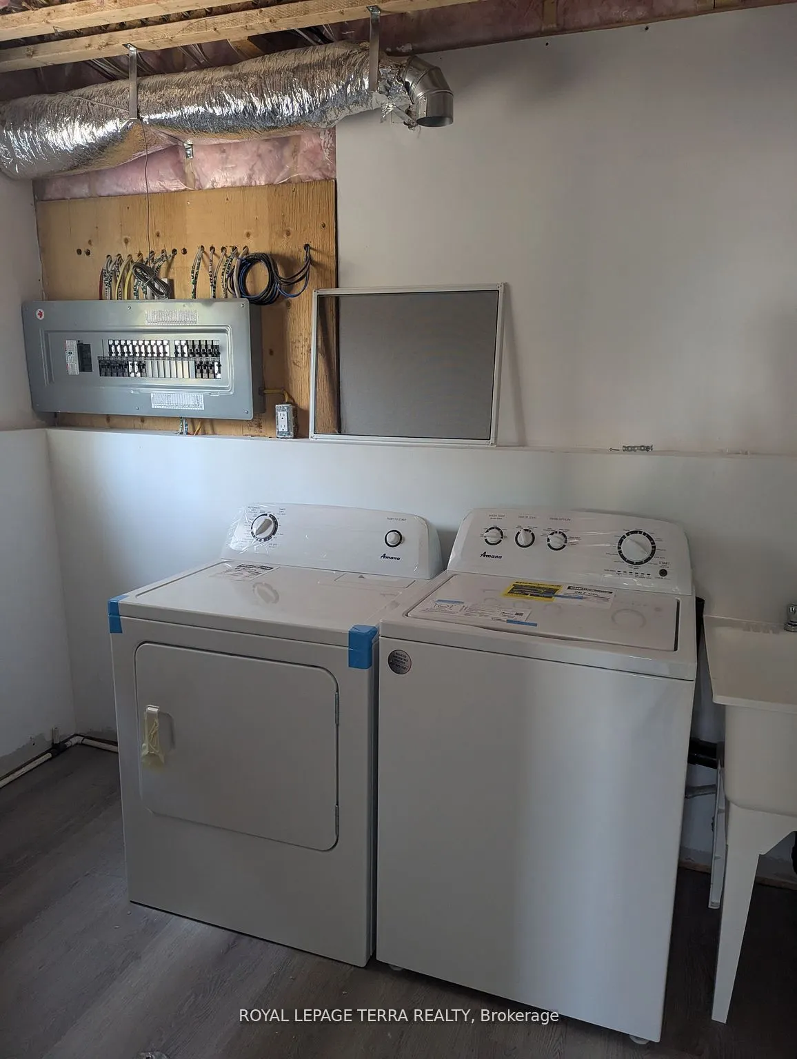 2 Joanne Crescent N