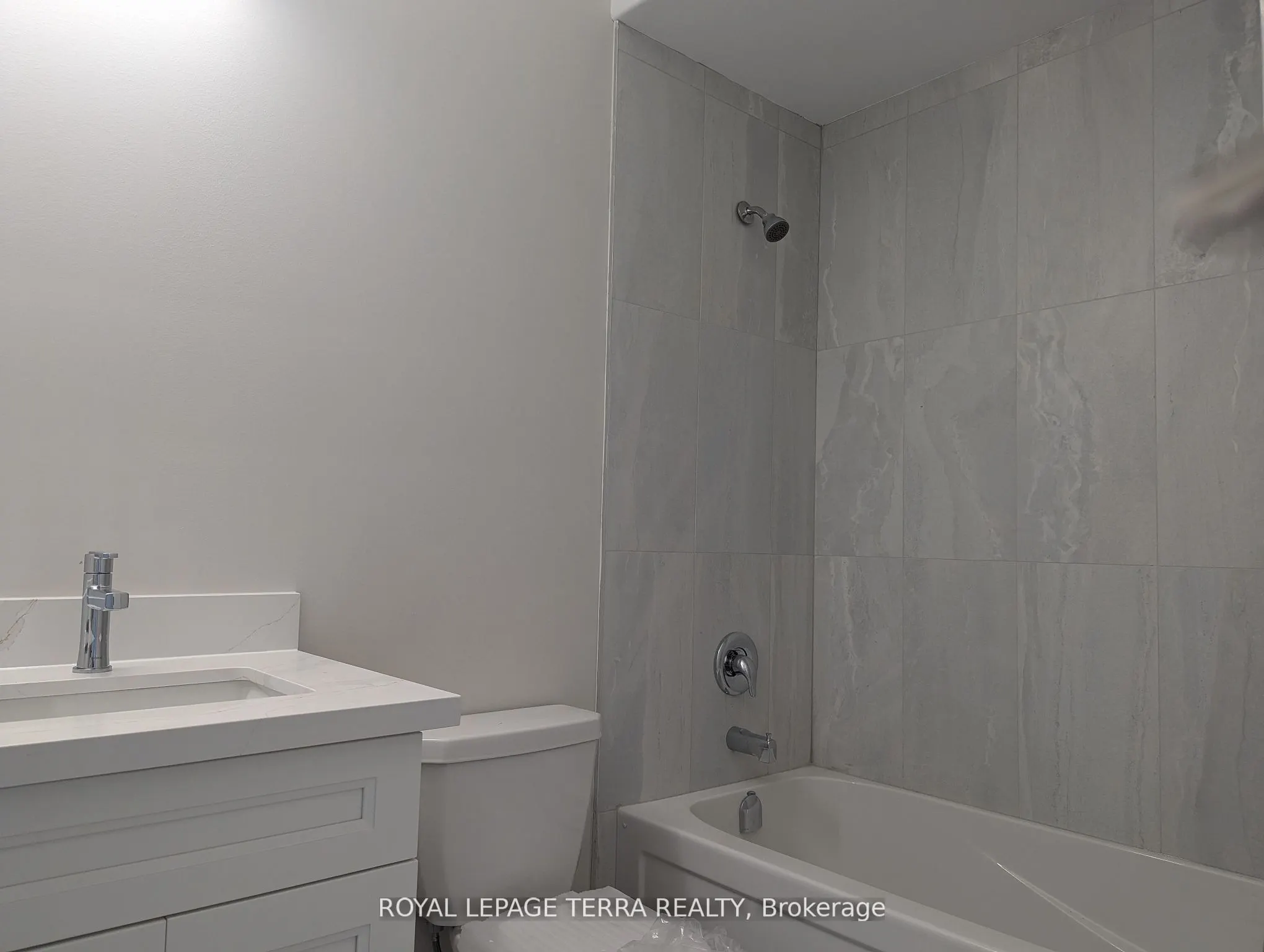 2 Joanne Crescent N