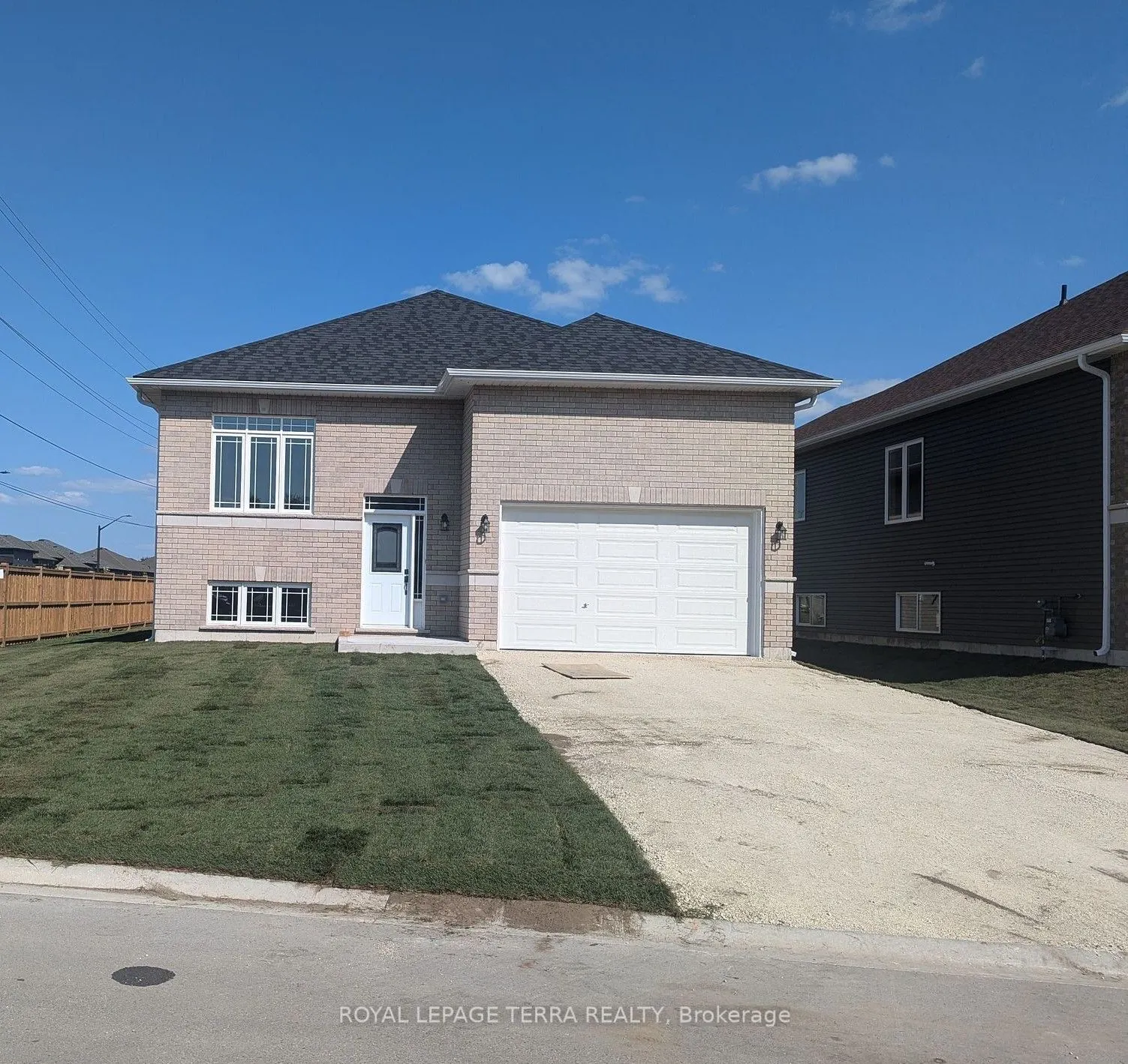 2 Joanne Crescent N