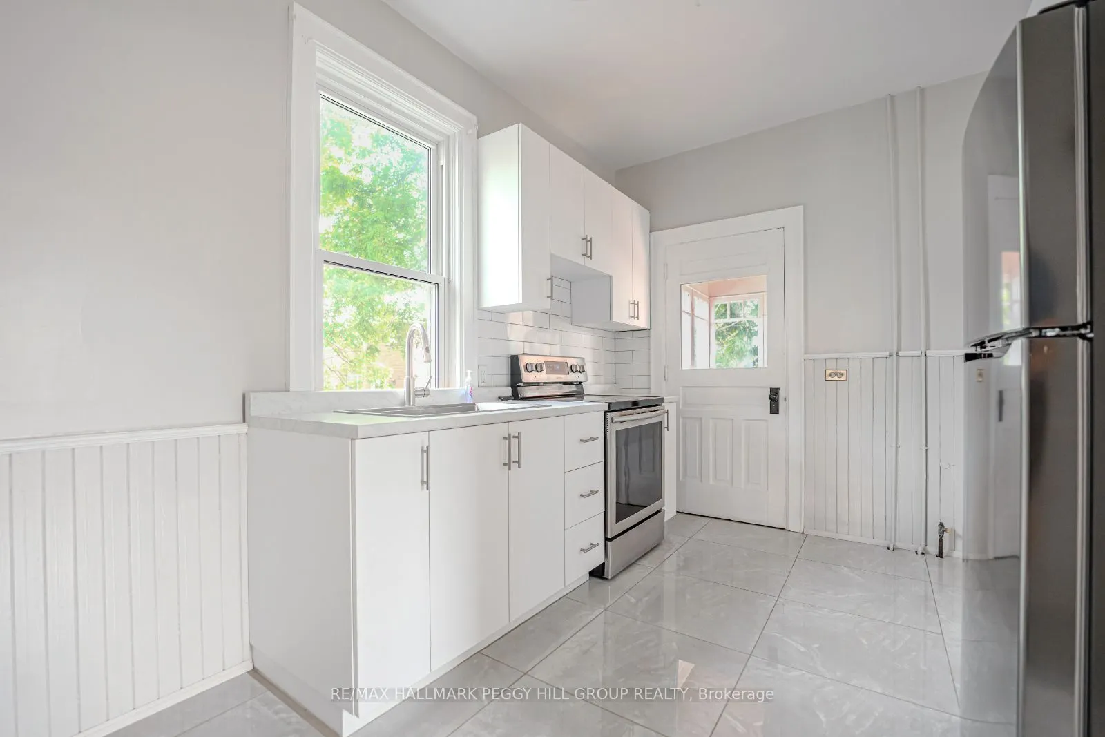 243 Dunlop Street E