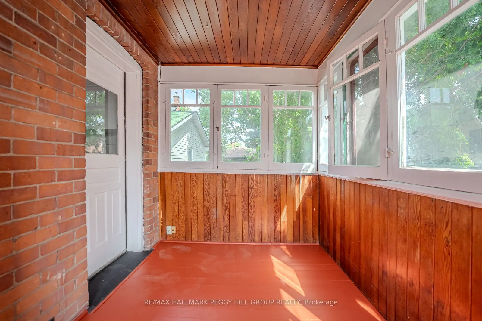 243 Dunlop Street E