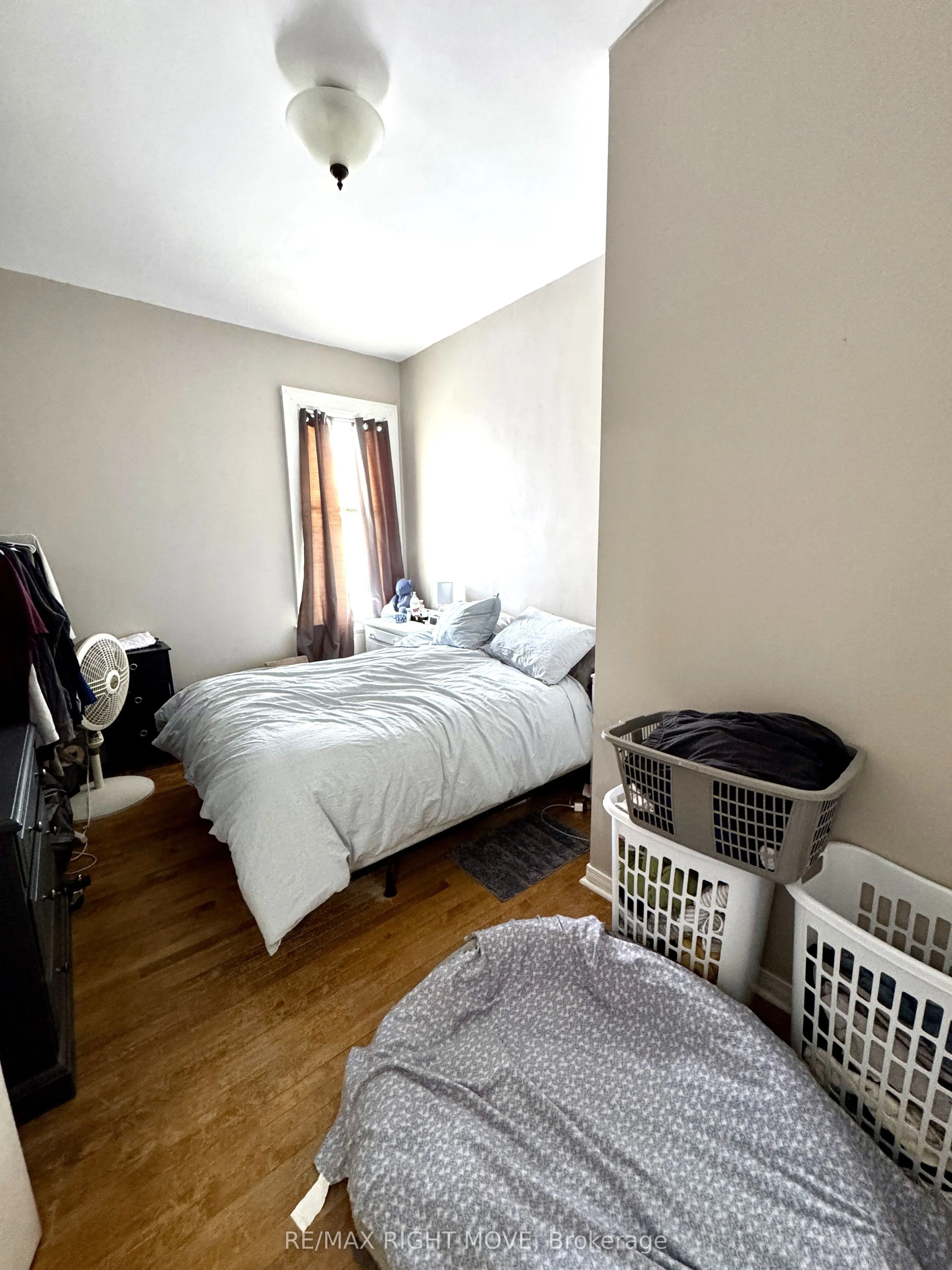 264 Mississaga Street W