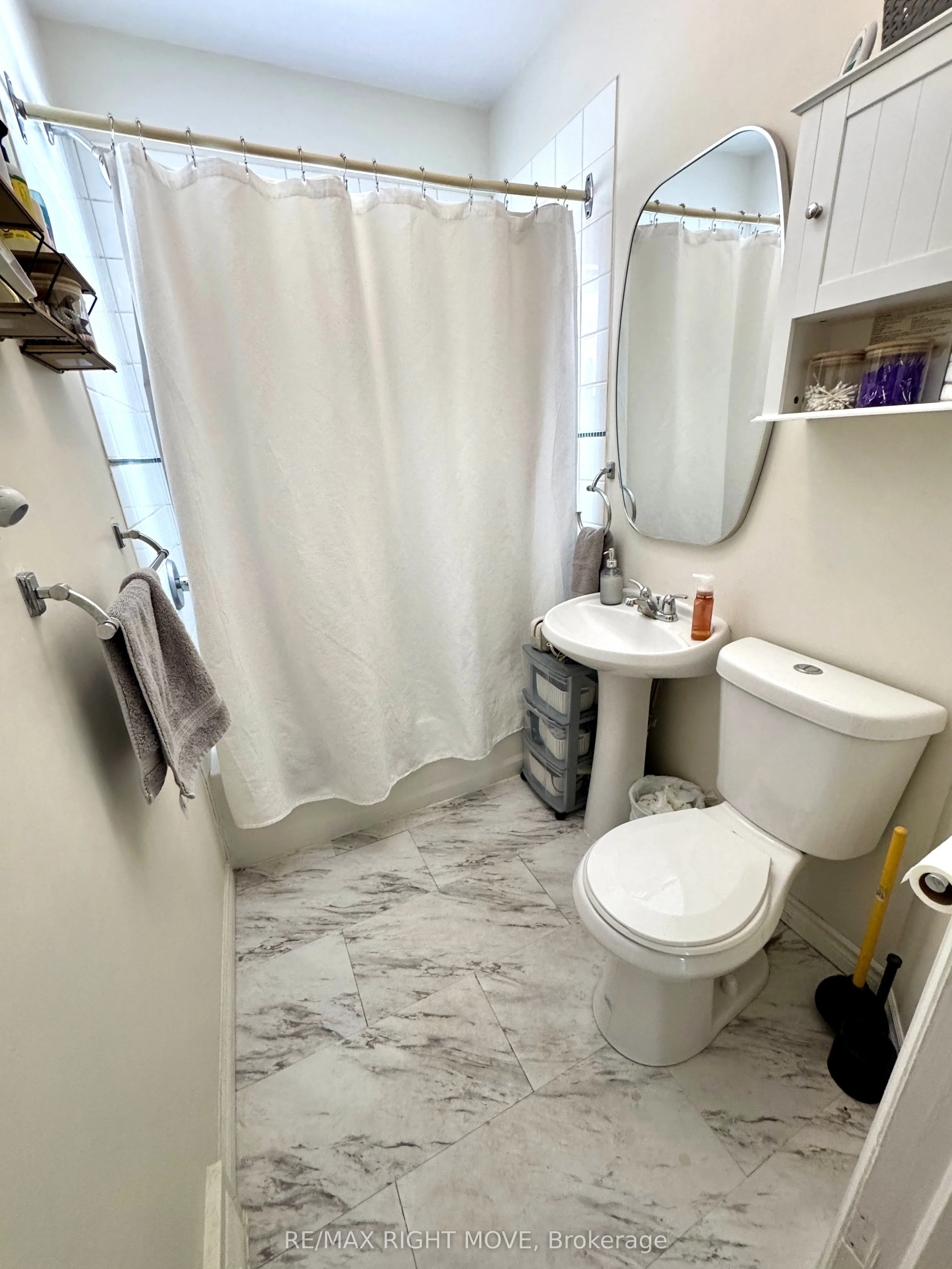 264 Mississaga Street W