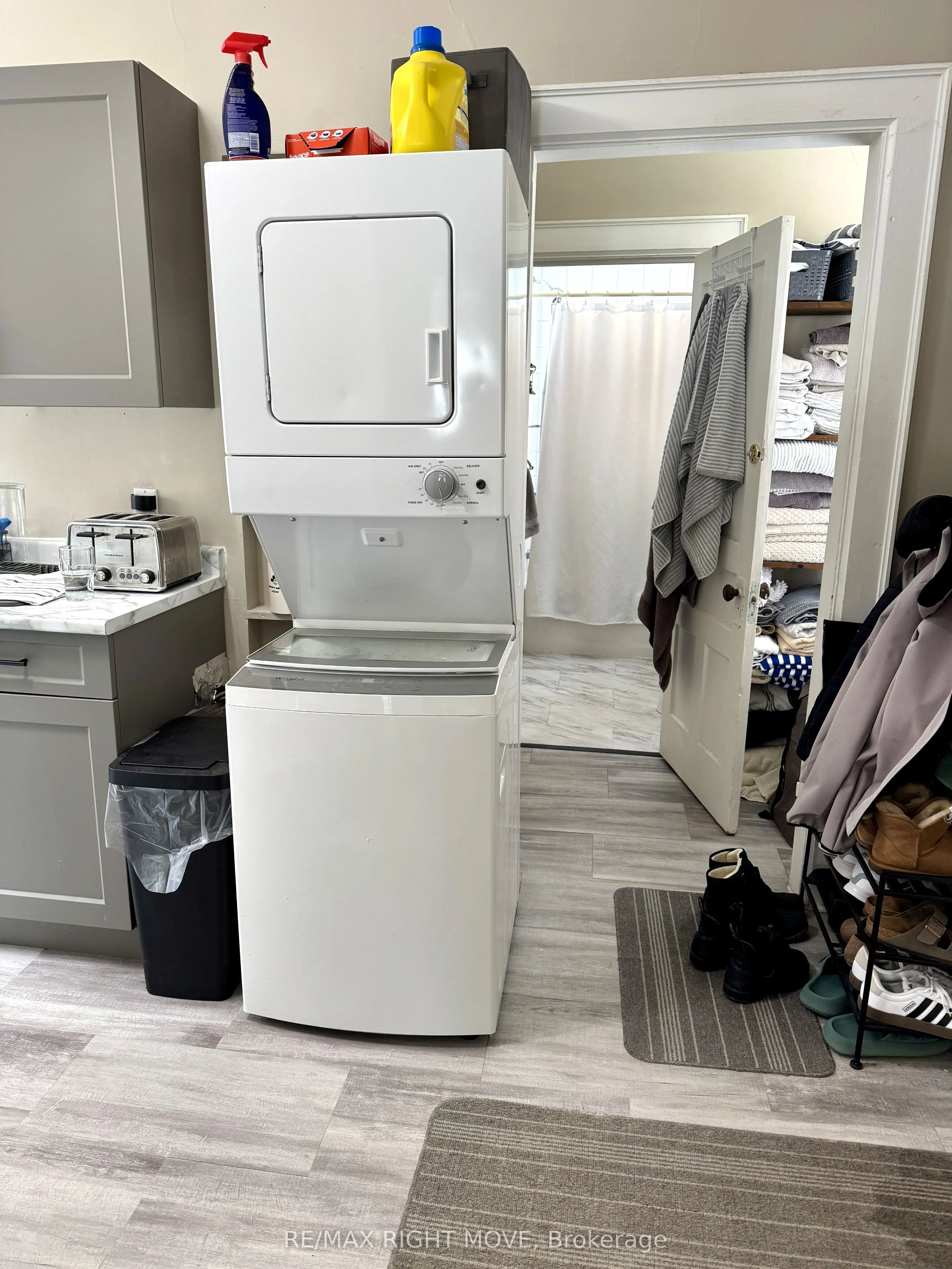 264 Mississaga Street W