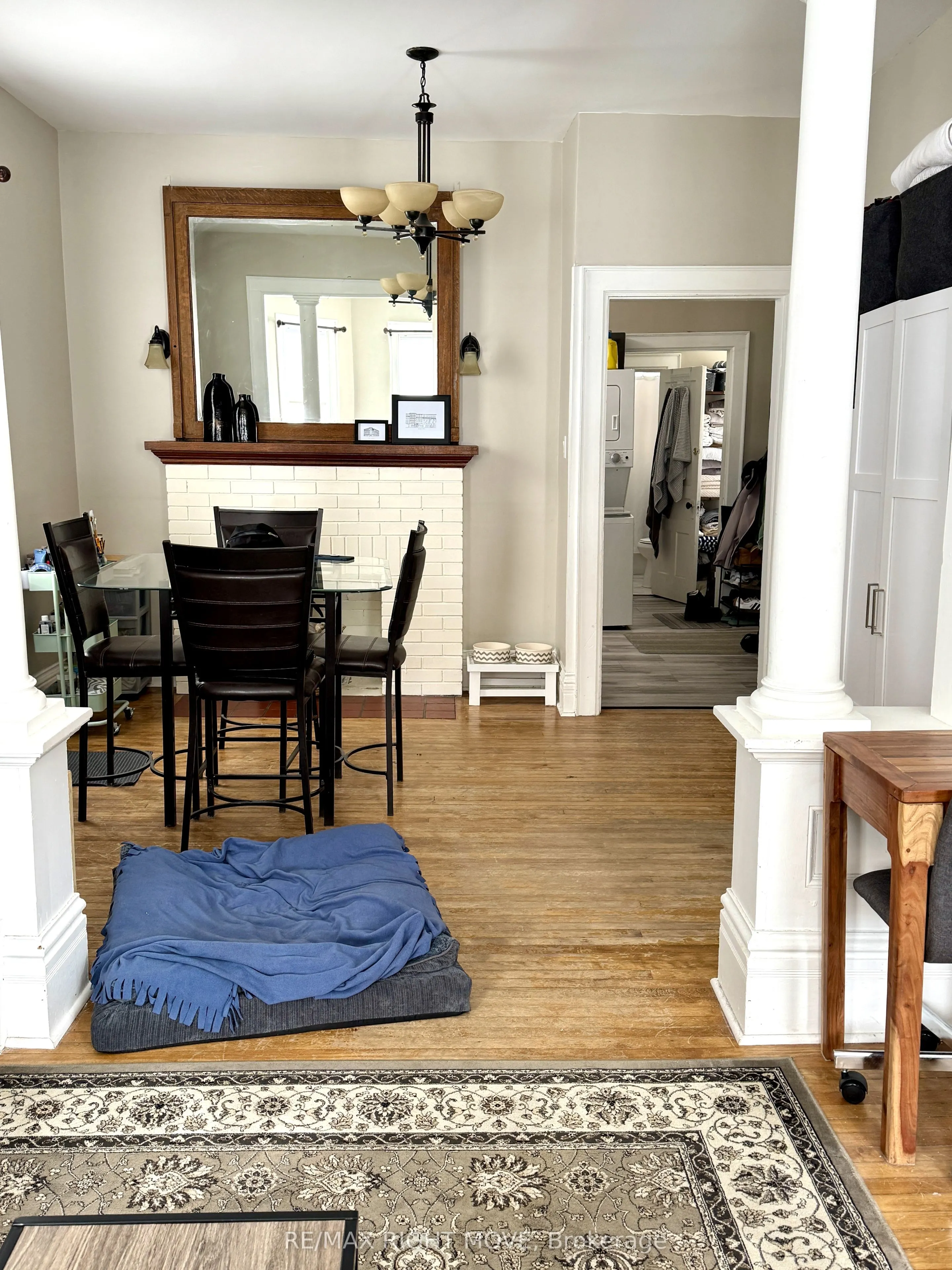 264 Mississaga Street W