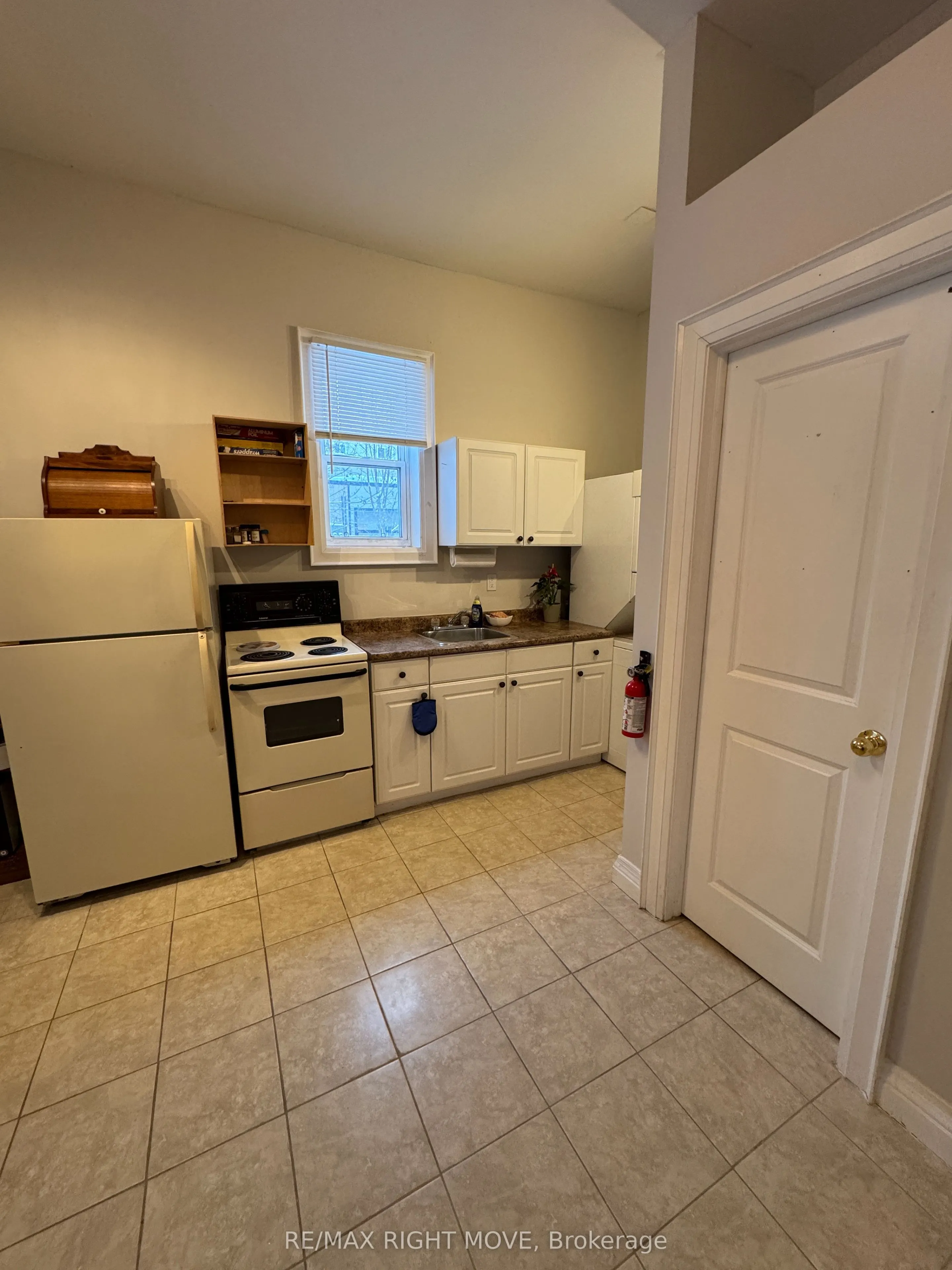 264 Mississaga Street W