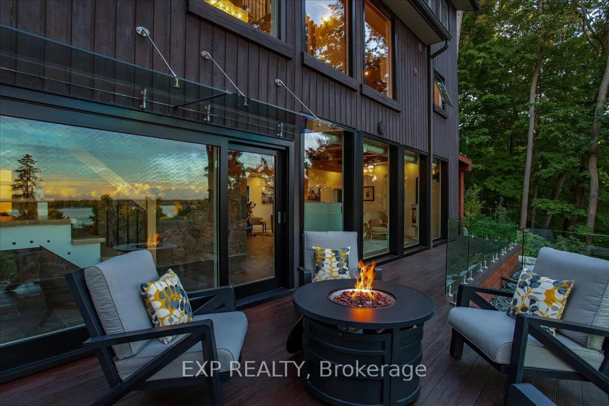 11 Crestwood Drive