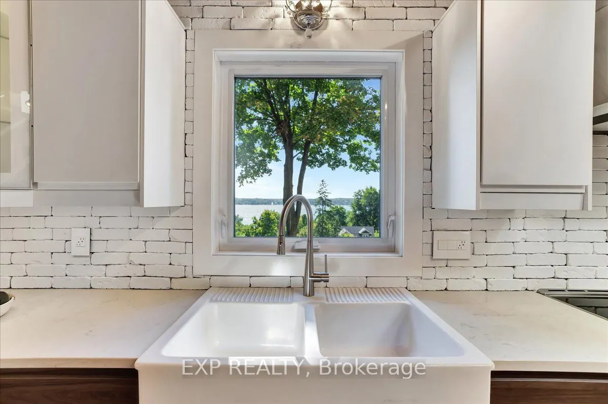 11 Crestwood Drive