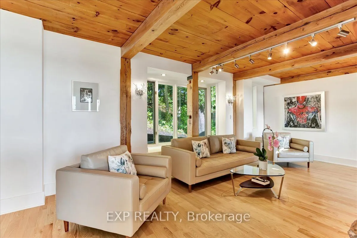 11 Crestwood Drive