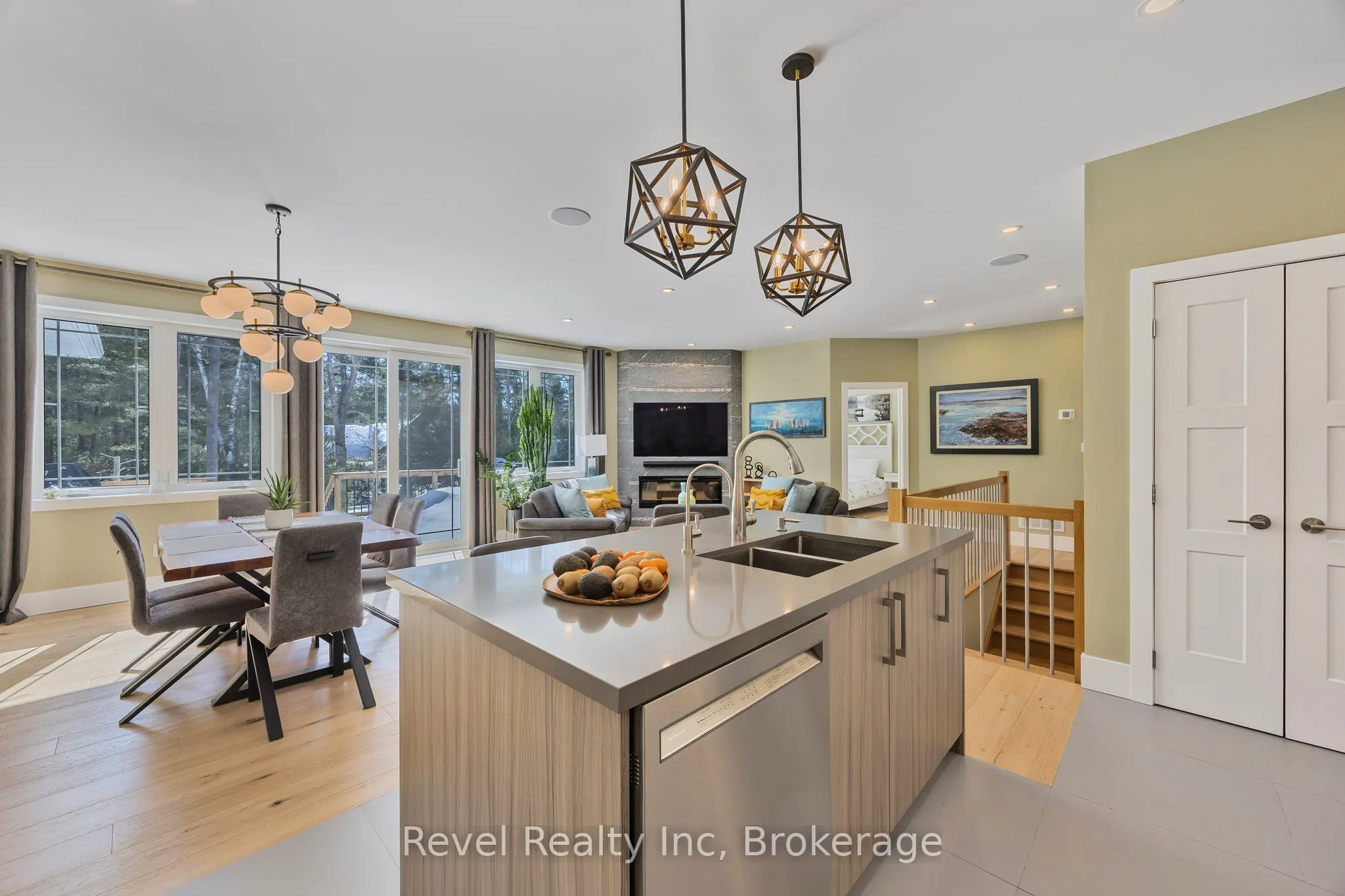 15 Stoney Road