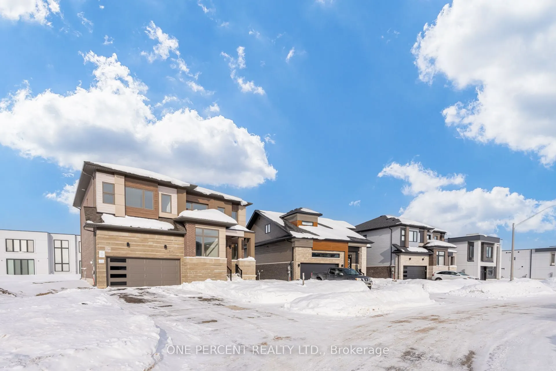 3769 Sunbank Crescent