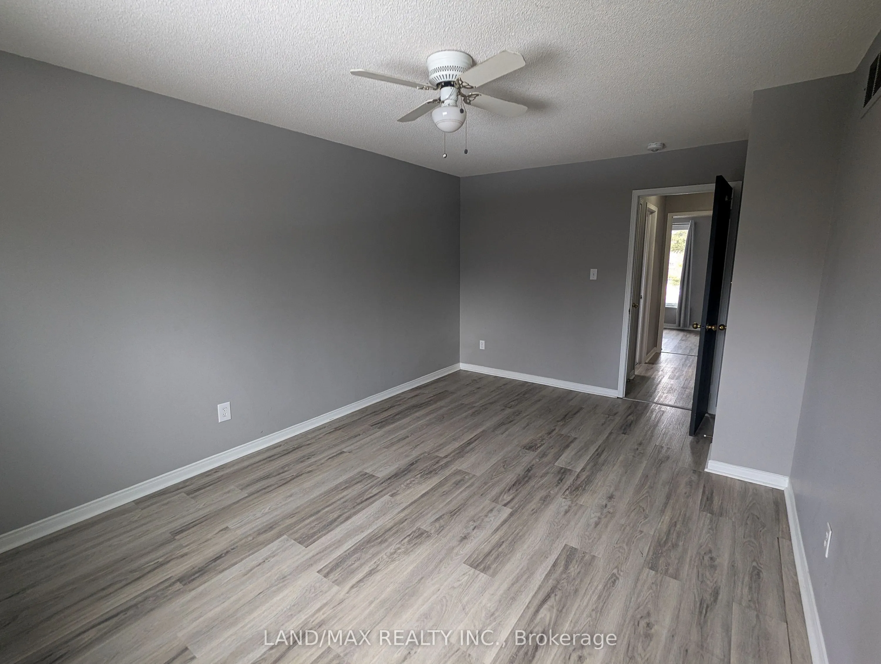 33 Evergreen Crescent